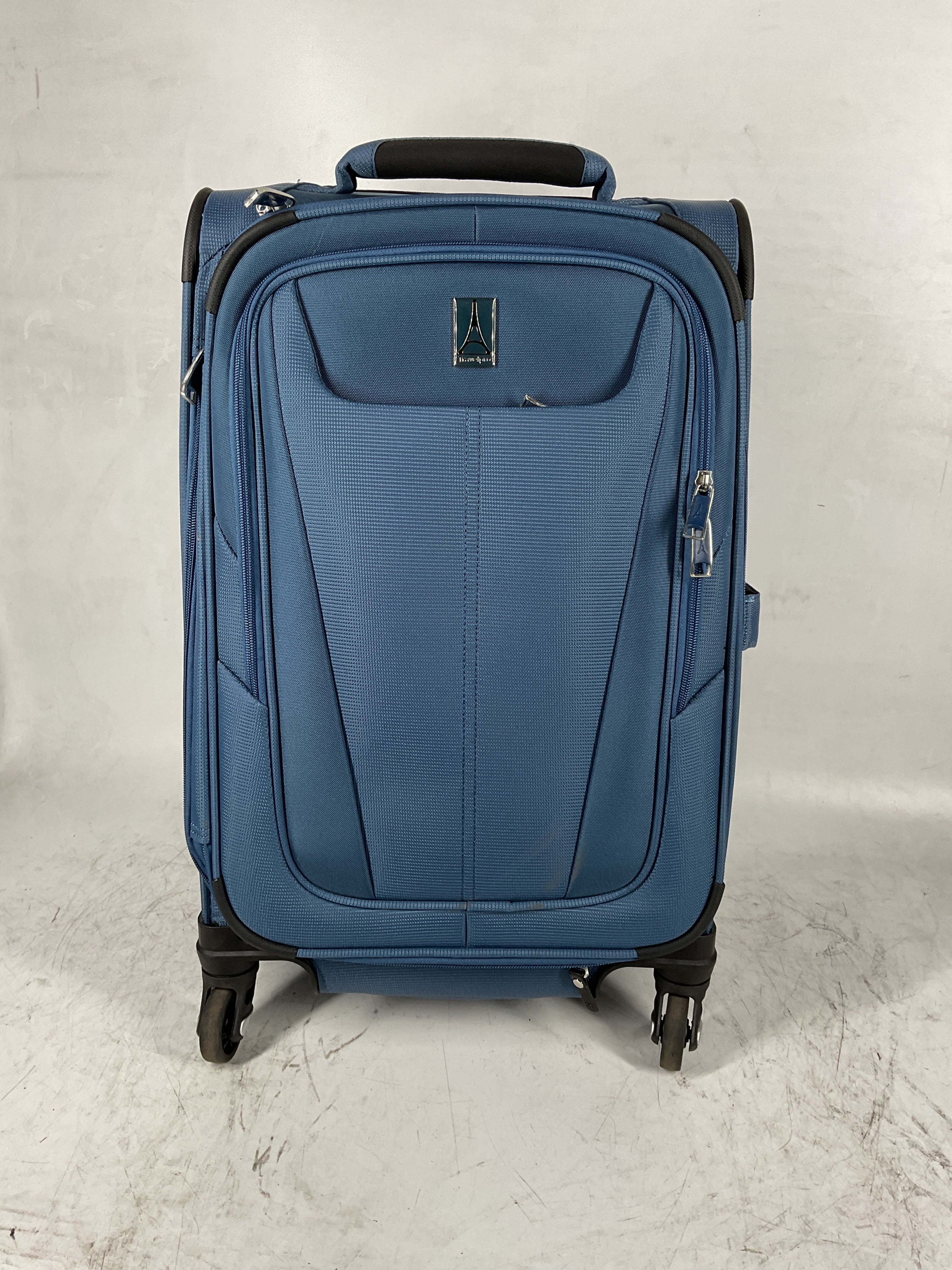 Travelpro Maxlite 5 Softside Expandable Luggage with 4 Spinner Wheels, Lightweight Suitcase, Men and Women Ensign Blue Carry On 21 Inch U39