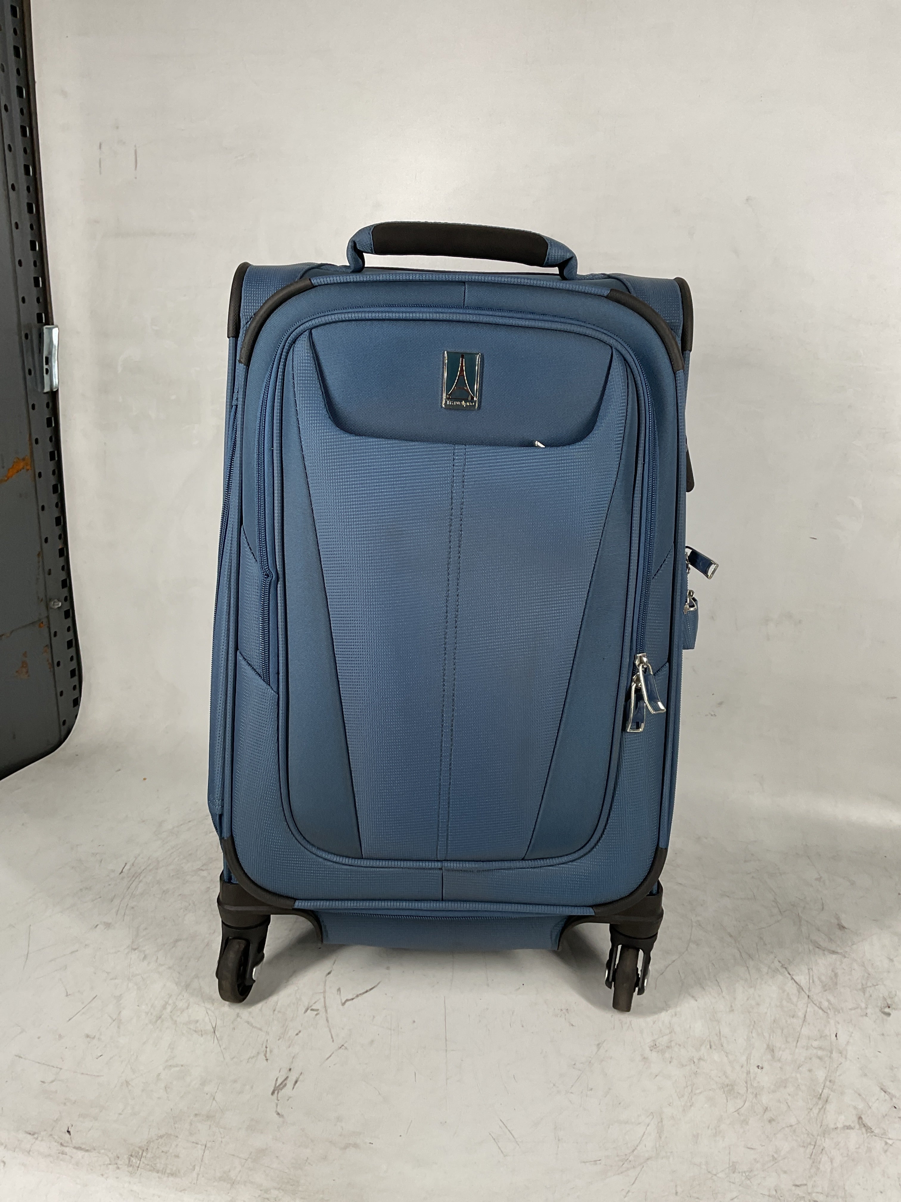 Travelpro Maxlite 5 Softside Expandable Luggage with 4 Spinner Wheels, Lightweight Suitcase, Men and Women ( Ensign Blue , Carry-on 21-Inch ) Ensign Blue Carry On 21 Inch U41
