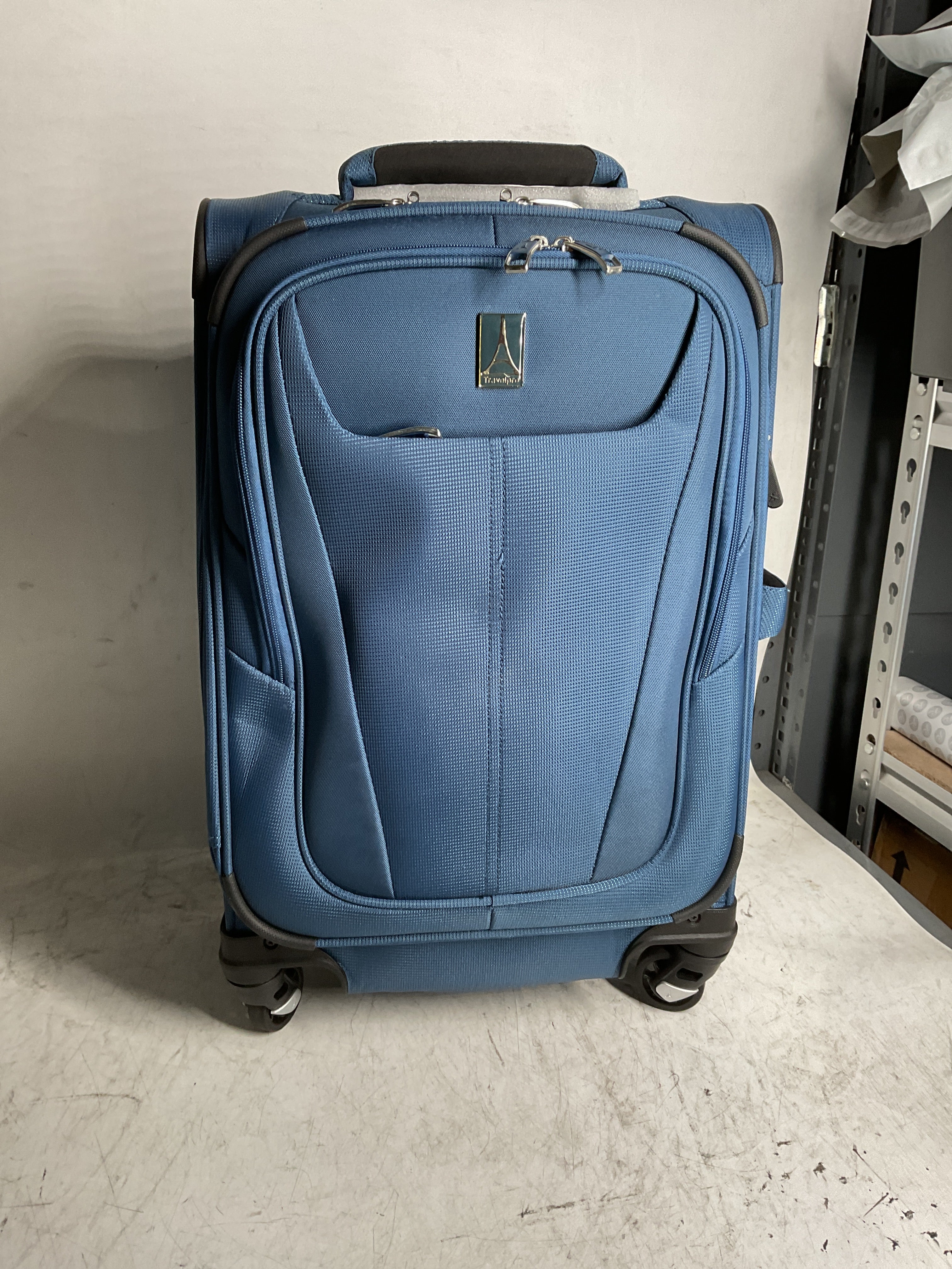 Travelpro Maxlite 5 Softside Expandable Luggage with 4 Spinner Wheels, Lightweight Suitcase, Men and Women ( Ensign Blue , Carry-on 21-Inch ) Ensign Blue Carry On 21 Inch U58