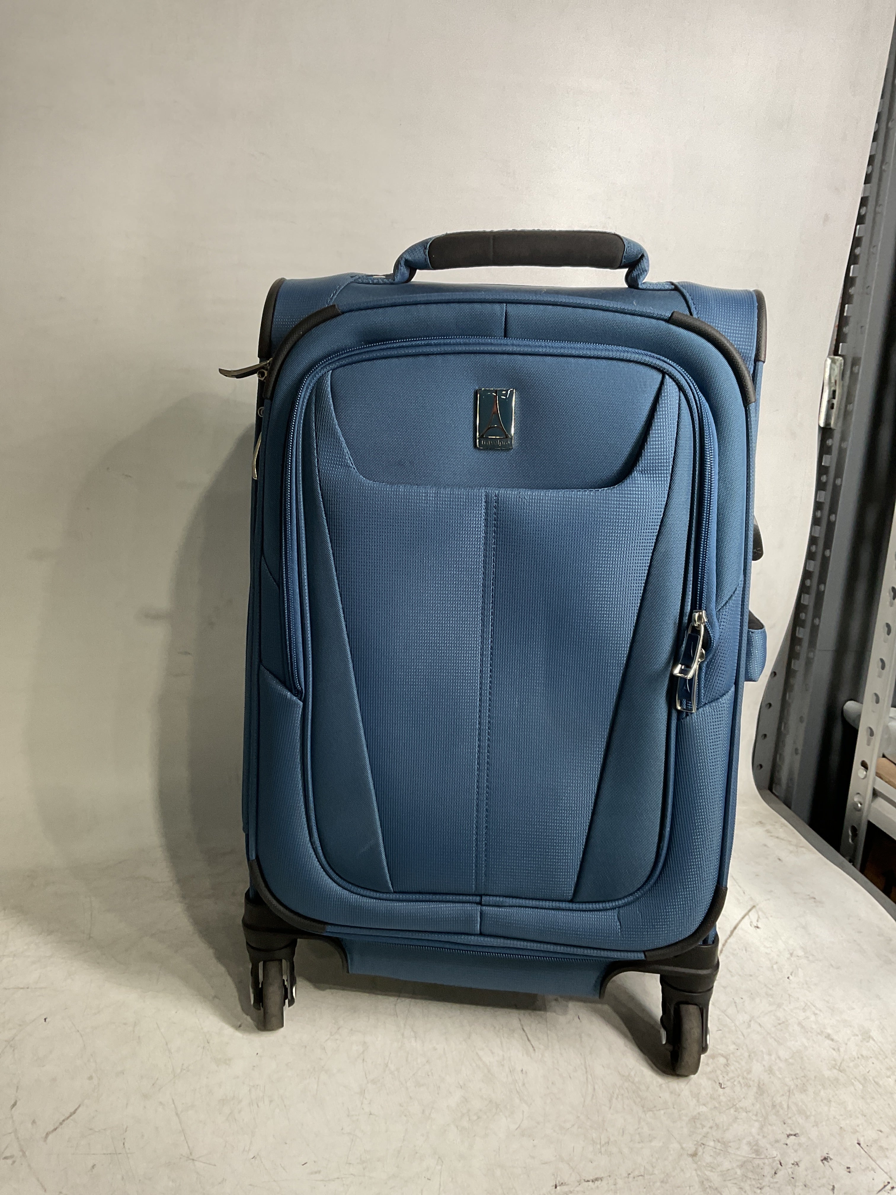 Travelpro Maxlite 5 Softside Expandable Luggage with 4 Spinner Wheels, Lightweight Suitcase, Men and Women ( Ensign Blue , Carry-on 21-Inch ) Ensign Blue Carry On 21 Inch U68