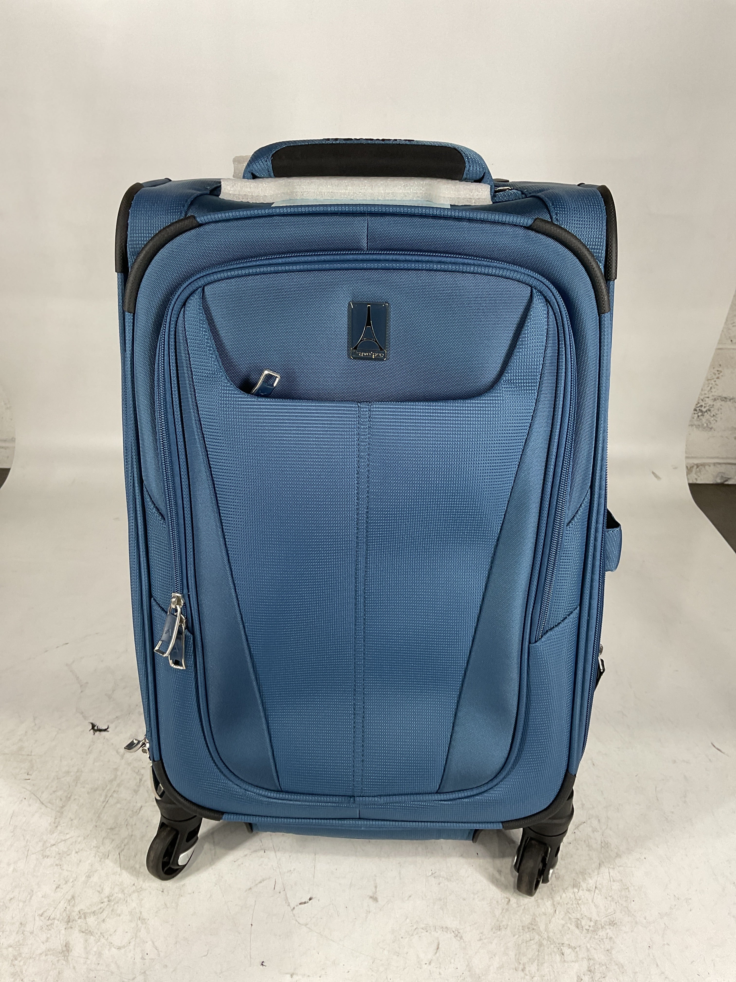 Travelpro Maxlite 5 Softside Expandable Luggage with 4 Spinner Wheels, Lightweight Suitcase, Men and Women U7