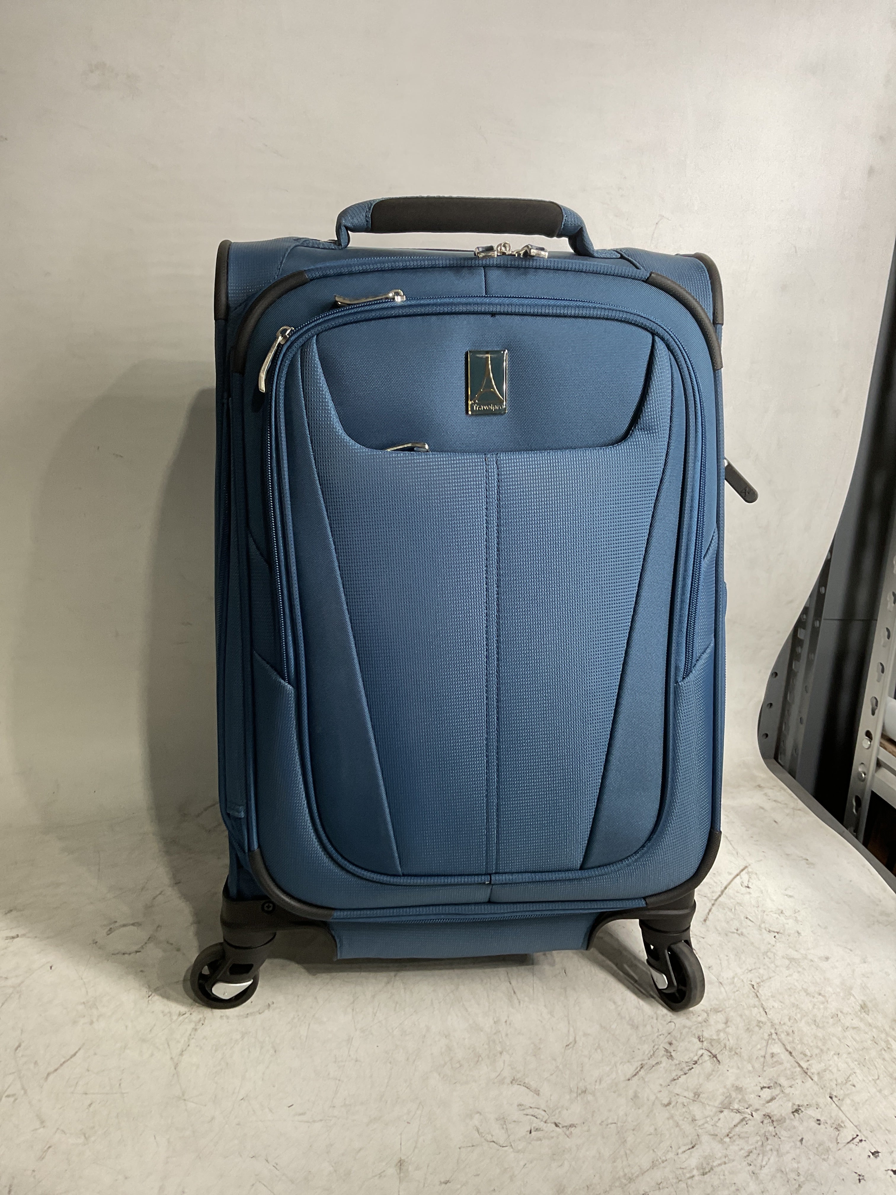 Travelpro Maxlite 5 Softside Expandable Luggage with 4 Spinner Wheels, Lightweight Suitcase, Men and Women ( Ensign Blue , Carry-on 21-Inch ) Ensign Blue Carry On 21 Inch U70