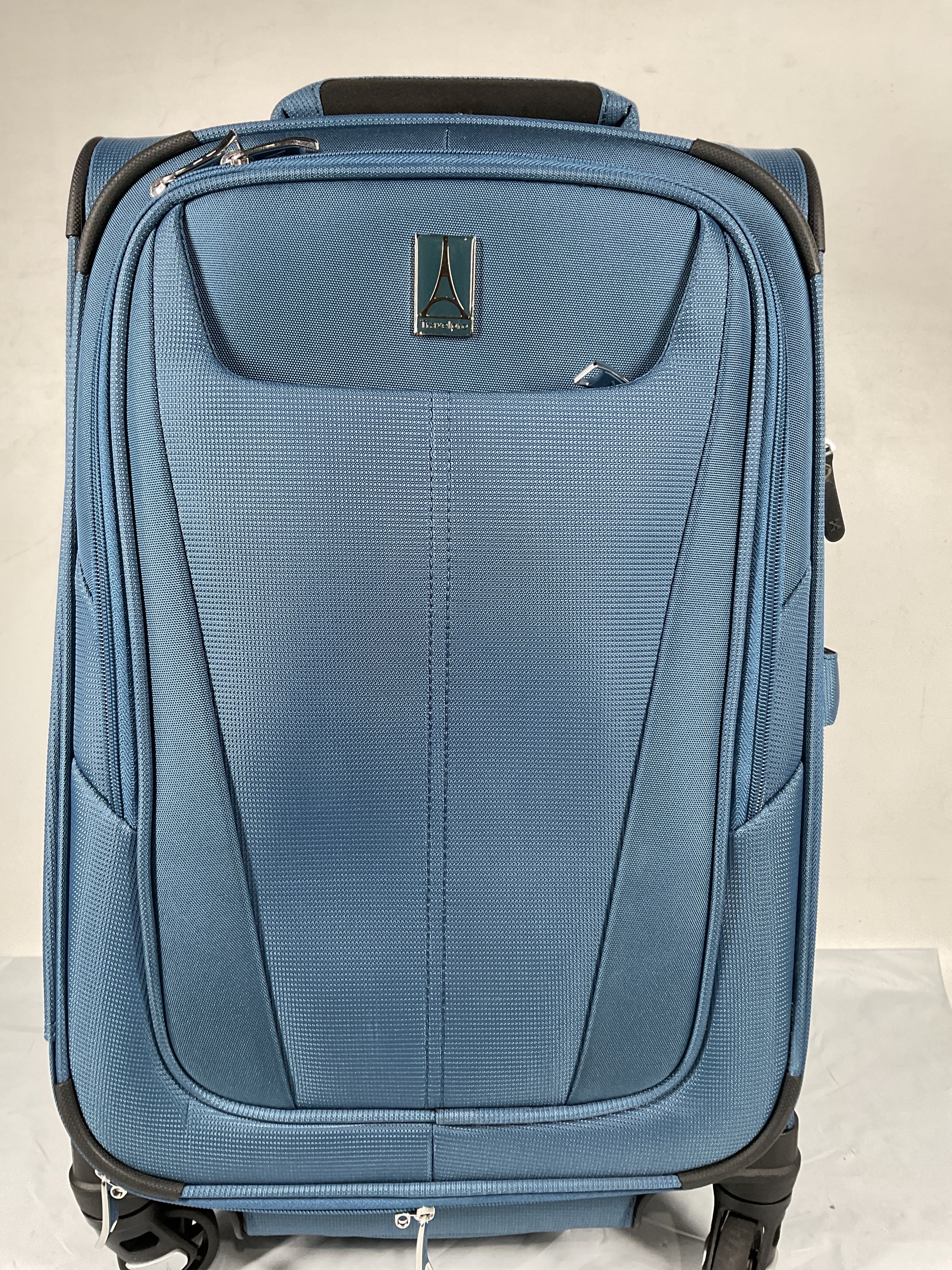 Travelpro Maxlite 5 Softside Expandable Luggage with 4 Spinner Wheels, Lightweight Suitcase, Men and Women ( Ensign Blue , Carry-on 21-Inch ) Ensign Blue Carry On 21 Inch U87
