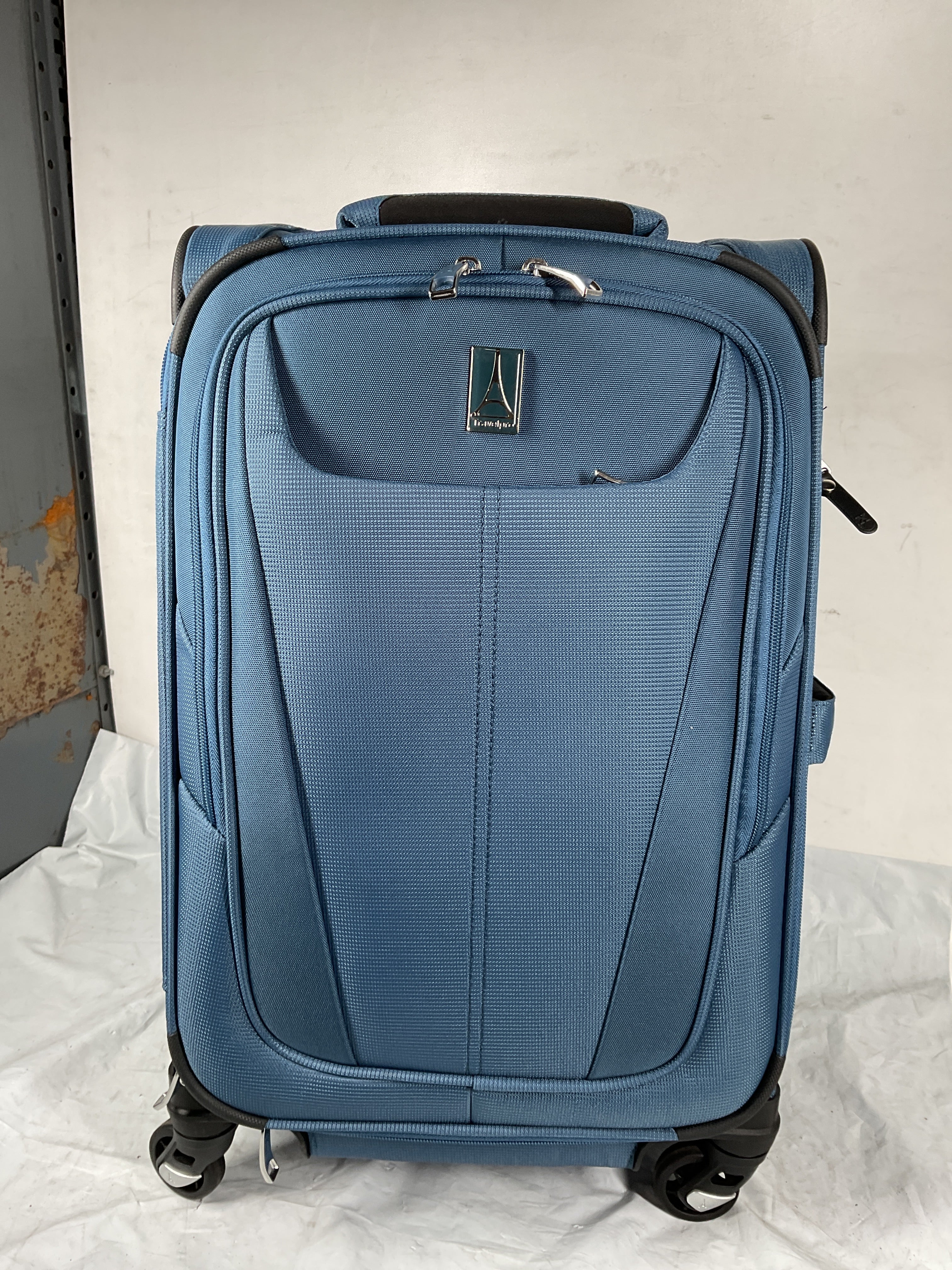 Travelpro Maxlite 5 Softside Expandable Luggage with 4 Spinner Wheels, Lightweight Suitcase, Men and Women ( Ensign Blue , Carry-on 21-Inch ) Ensign Blue Carry On 21 Inch U92