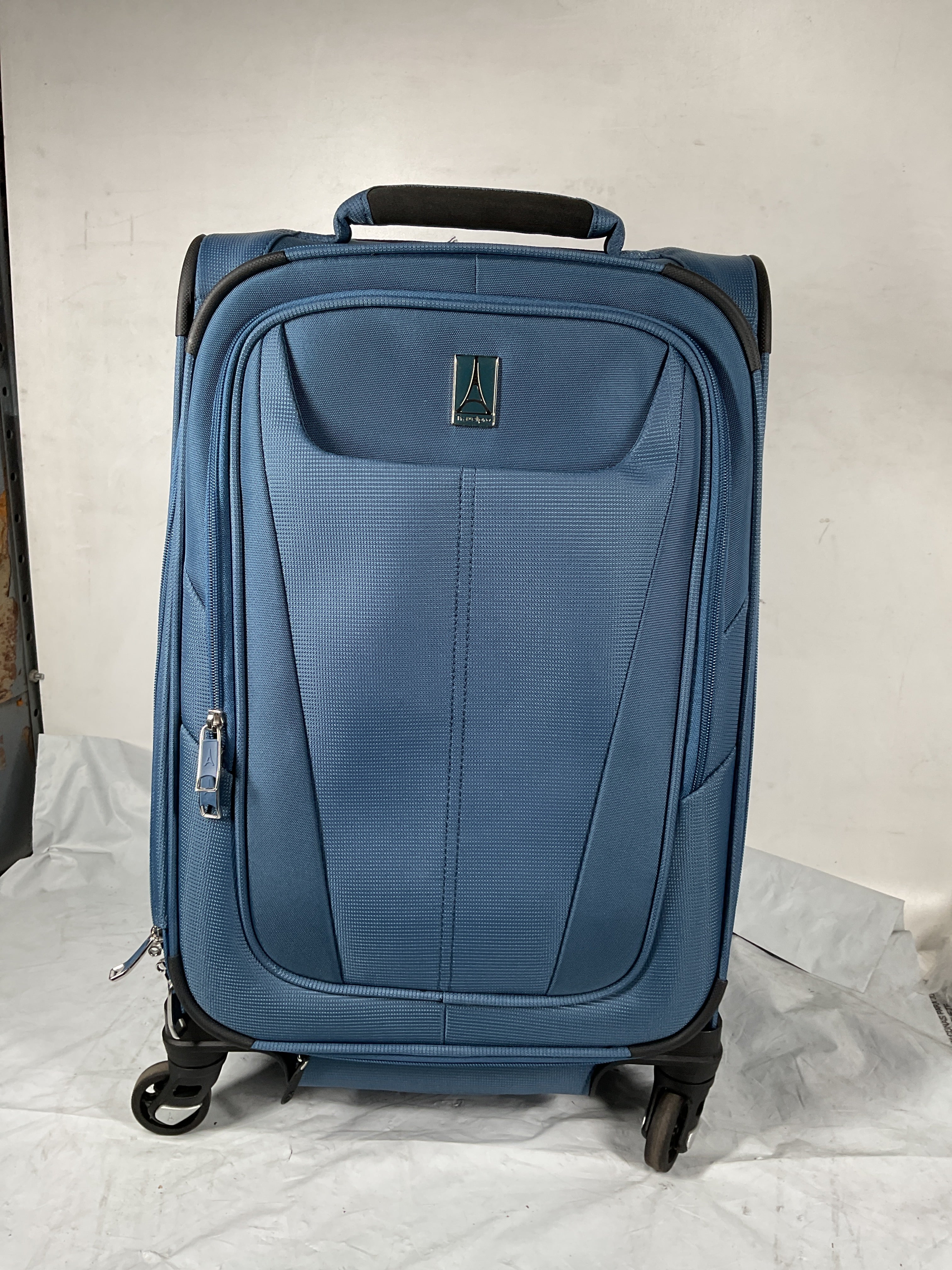 Travelpro Maxlite 5 Softside Expandable Luggage with 4 Spinner Wheels, Lightweight Suitcase, Men and Women ( Ensign Blue , Carry-on 21-Inch ) Ensign Blue Carry On 21 Inch U94