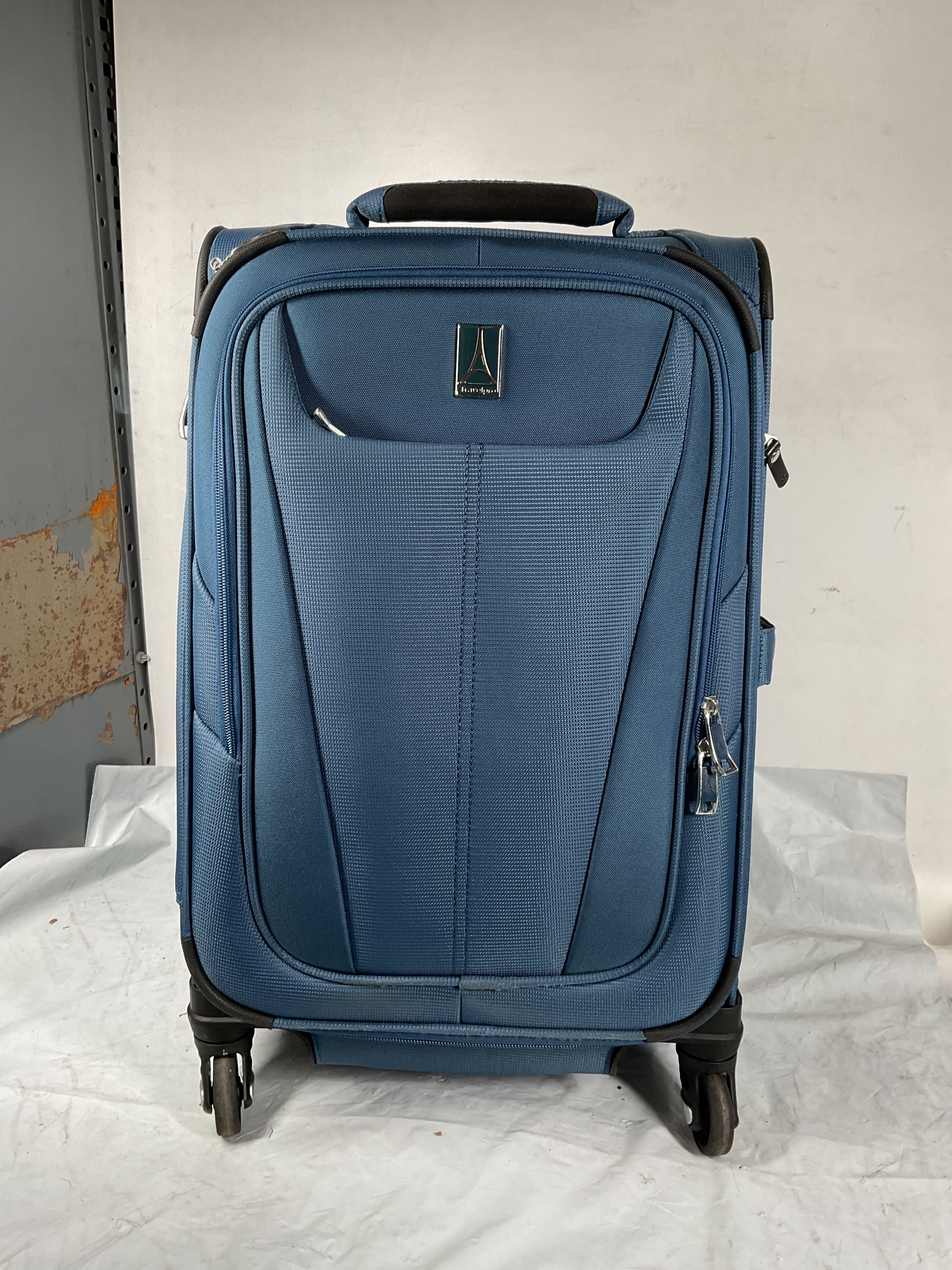 Travelpro Maxlite 5 Softside Expandable Luggage with 4 Spinner Wheels, Lightweight Suitcase, Men and Women ( Ensign Blue , Carry-on 21-Inch ) Ensign Blue Carry On 21 Inch U95