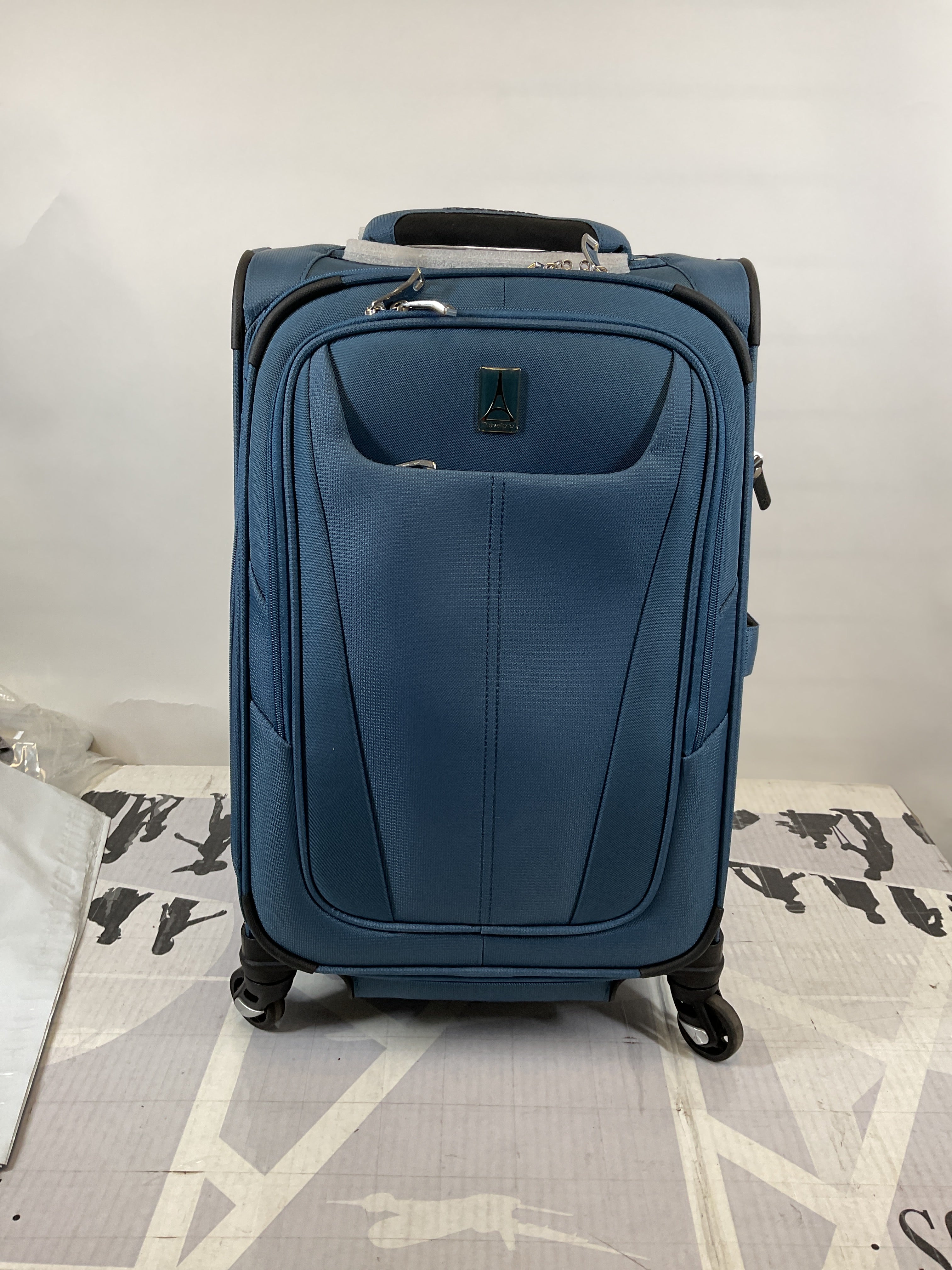 Travelpro Maxlite 5 Softside Expandable Luggage with 4 Spinner Wheels, Lightweight Suitcase, Men and Women ( Ensign Blue , Carry-on 21-Inch ) Ensign Blue Carry On 21 Inch U96