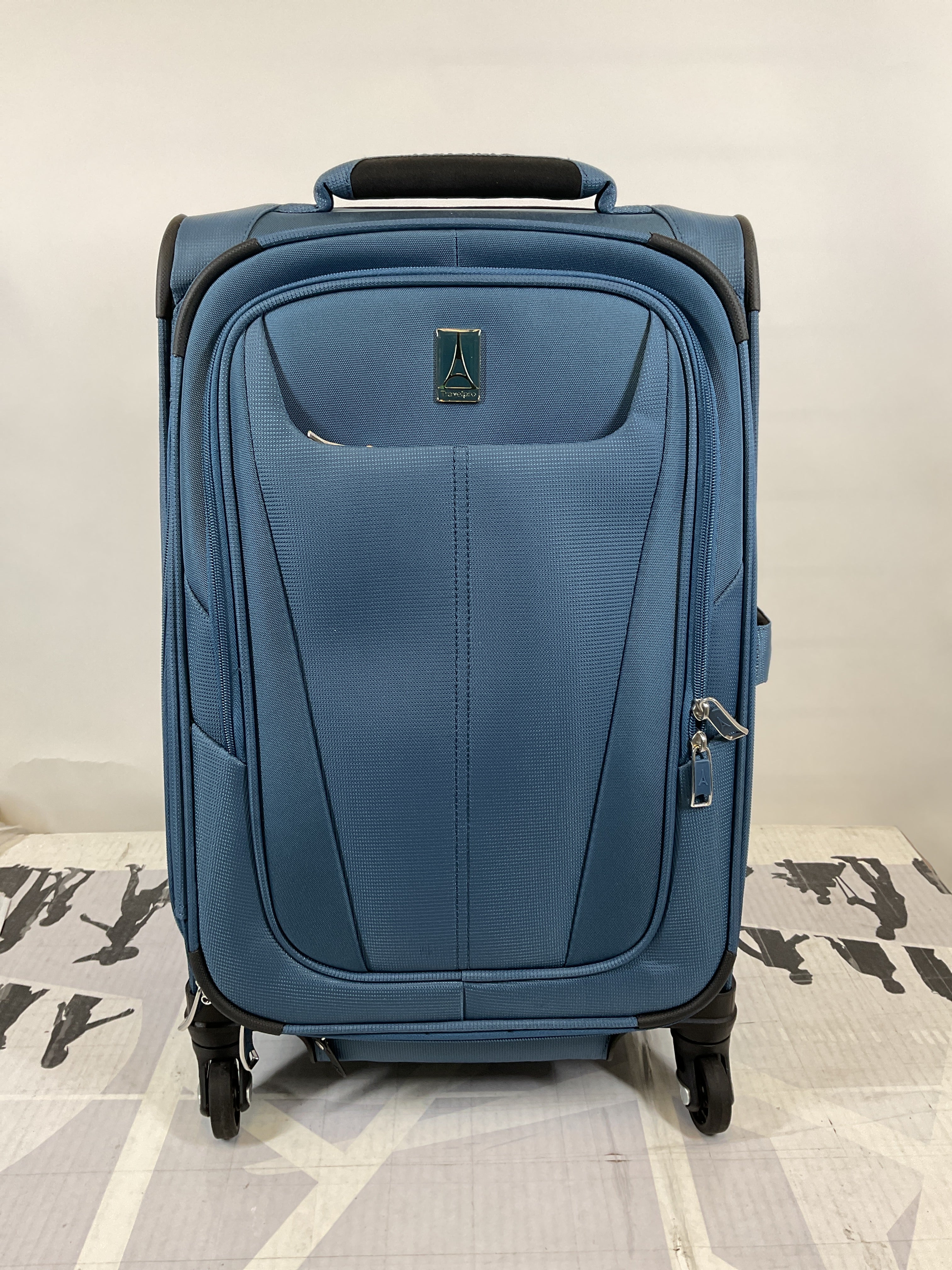 Travelpro Maxlite 5 Softside Expandable Luggage with 4 Spinner Wheels, Lightweight Suitcase, Men and Women ( Ensign Blue , Carry-on 21-Inch ) Ensign Blue Carry On 21 Inch U97