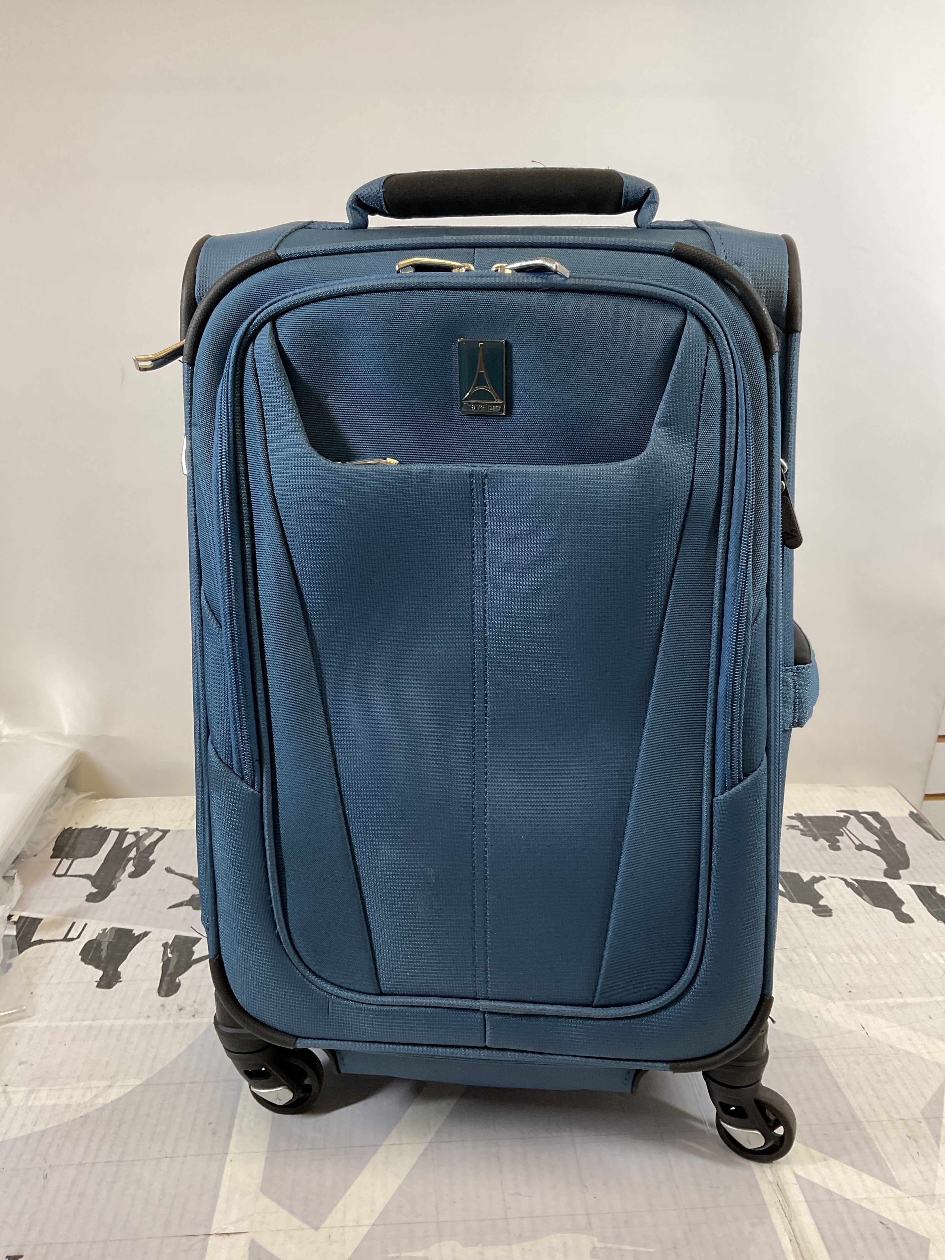 Travelpro Maxlite 5 Softside Expandable Luggage with 4 Spinner Wheels, Lightweight Suitcase, Men and Women ( Ensign Blue , Carry-on 21-Inch ) Ensign Blue Carry On 21 Inch U99