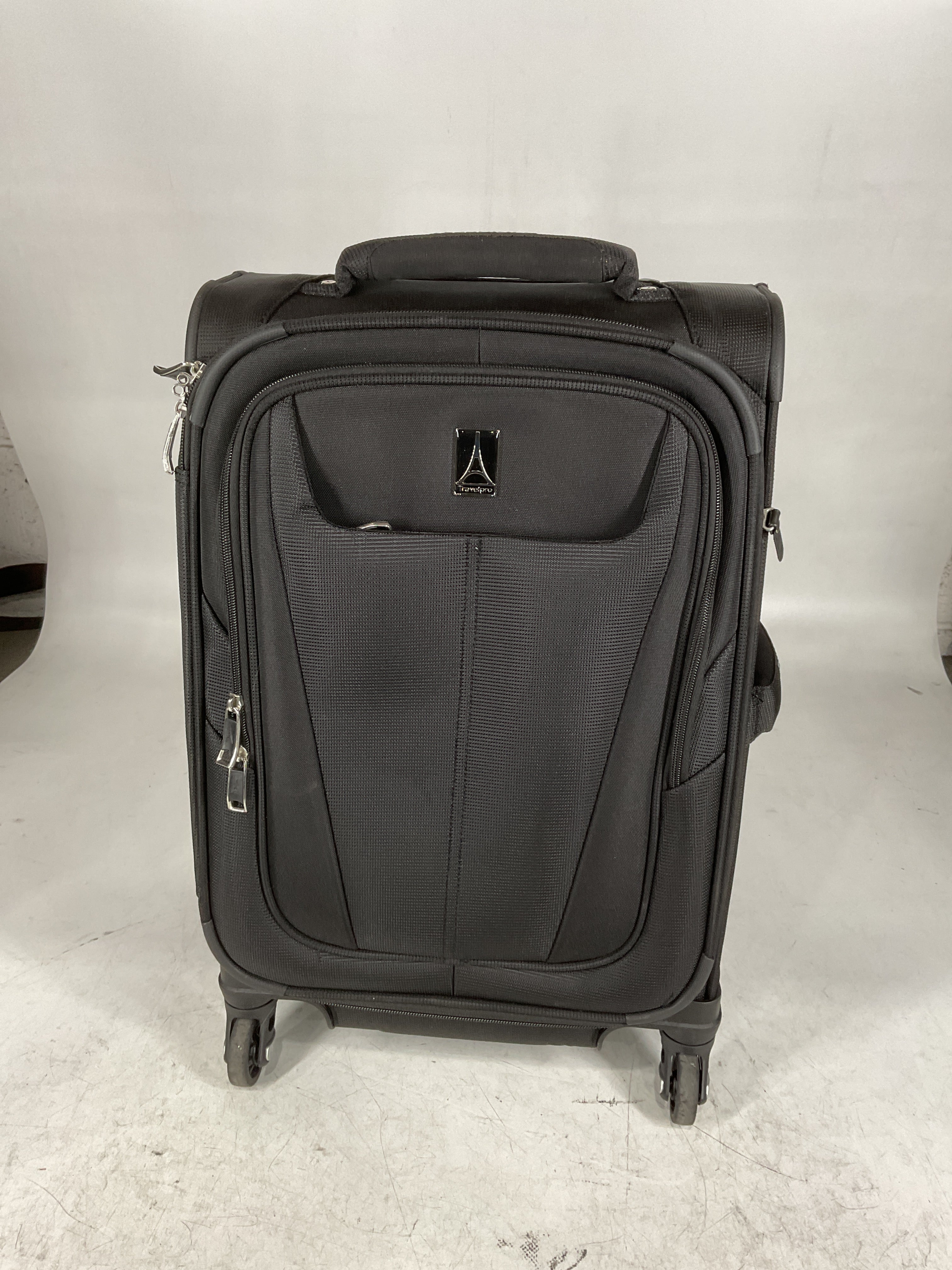 Travelpro Maxlite 5 Softside Expandable Luggage with 4 Spinner Wheels, Lightweight Suitcase, Men and Women U4