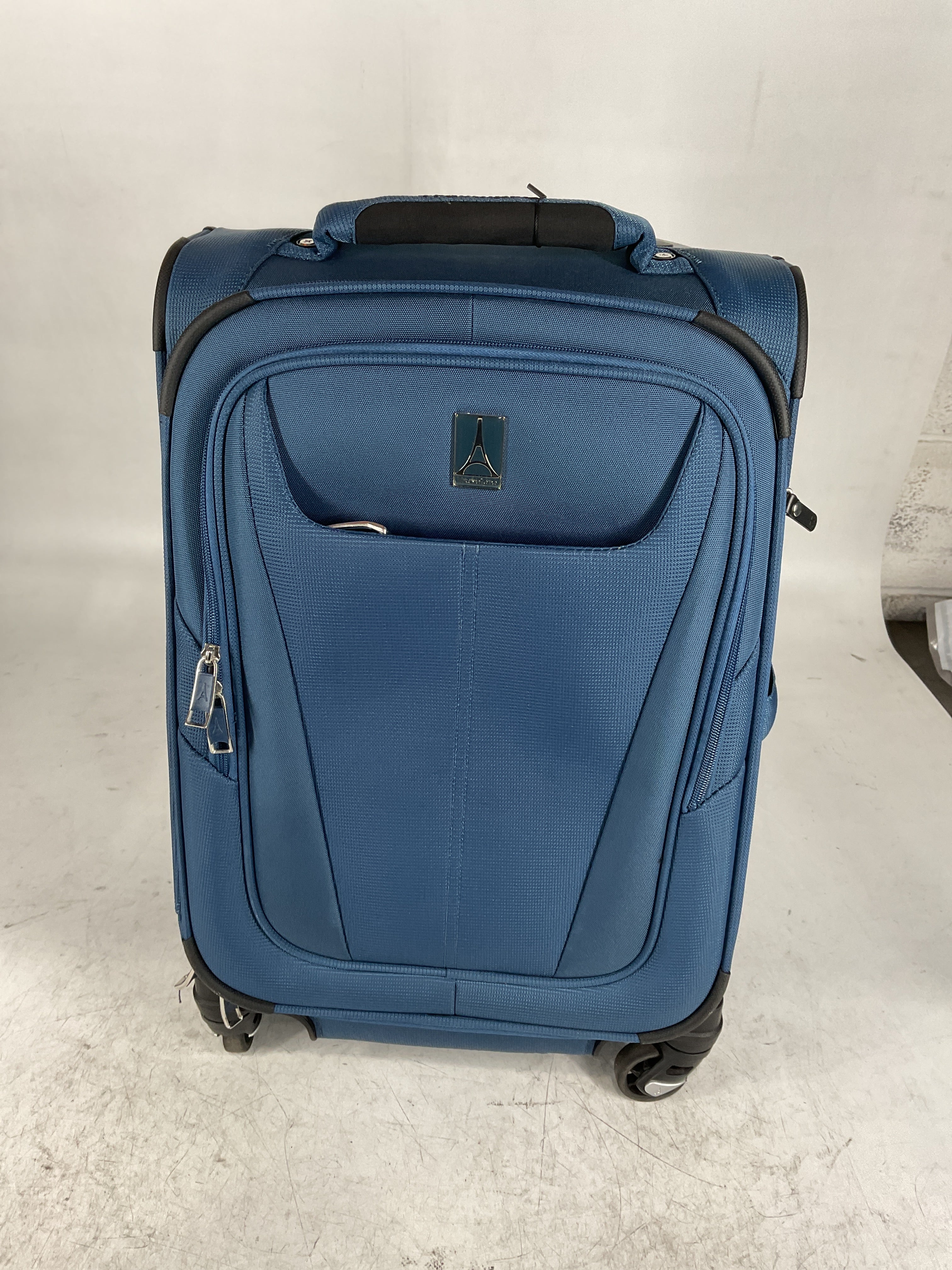 Travelpro Maxlite 5 Softside Expandable Luggage with 4 Spinner Wheels, Lightweight Suitcase, Men and Women U2