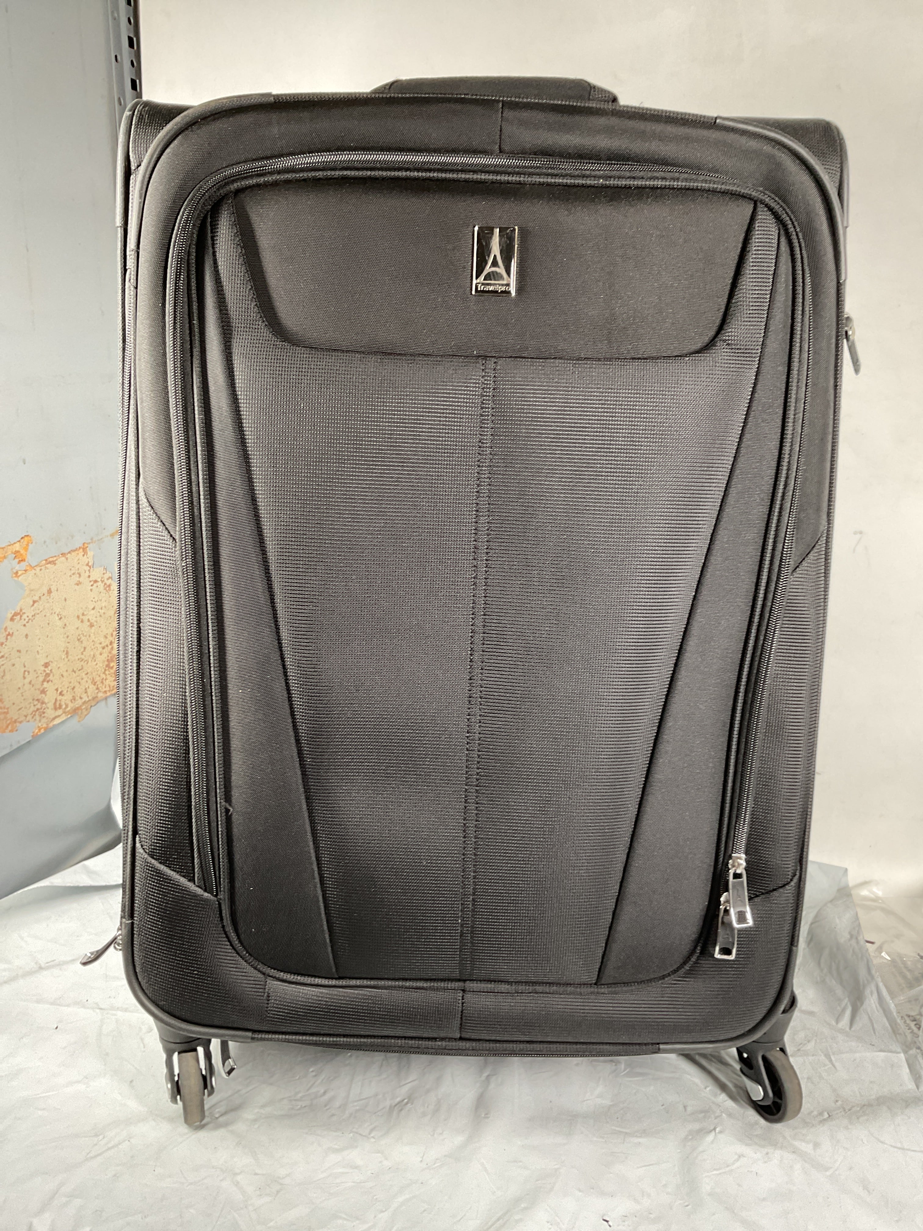 Travelpro Maxlite 5 Softside Expandable Luggage with 4 Spinner Wheels, Lightweight Suitcase, Men and Women ( Black , Checked-Medium 25-Inch ) Black Checked Medium 25 Inch U33