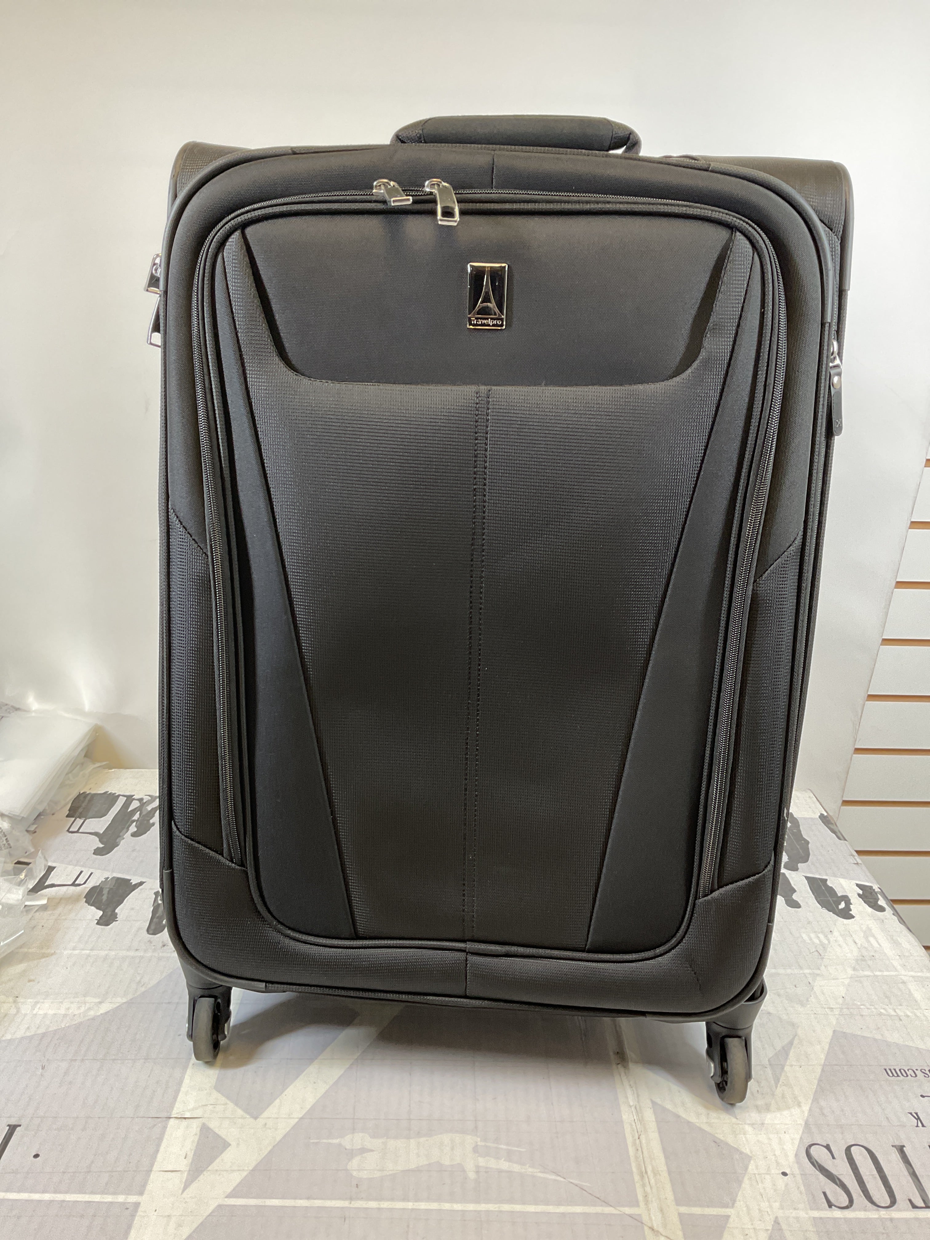 Travelpro Maxlite 5 Softside Expandable Luggage with 4 Spinner Wheels, Lightweight Suitcase, Men and Women ( Black , Checked-Medium 25-Inch ) Black Checked Medium 25 Inch U34