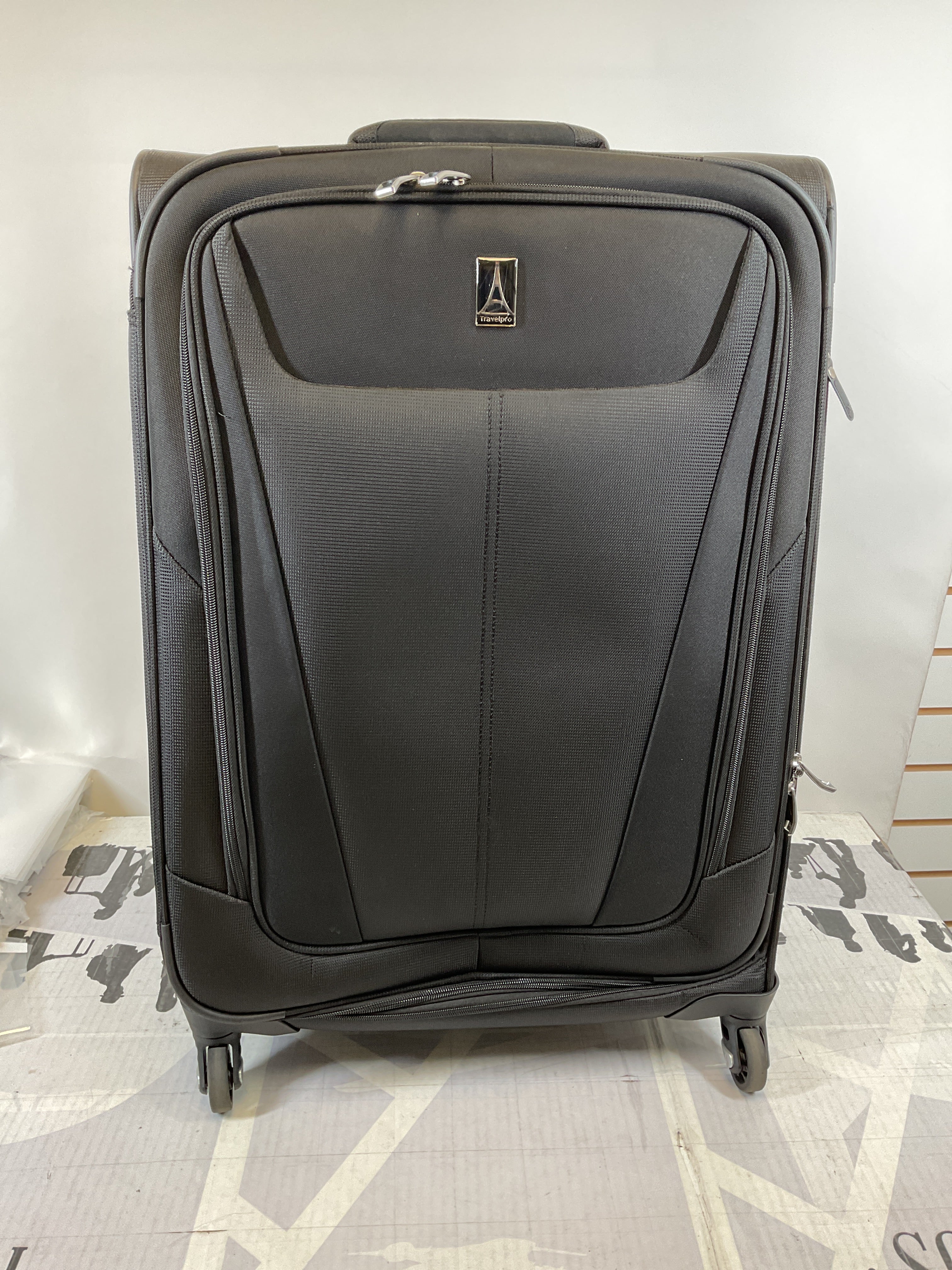 Travelpro Maxlite 5 Softside Expandable Luggage with 4 Spinner Wheels, Lightweight Suitcase, Men and Women ( Black , Checked-Medium 25-Inch ) Black Checked Medium 25 Inch U35