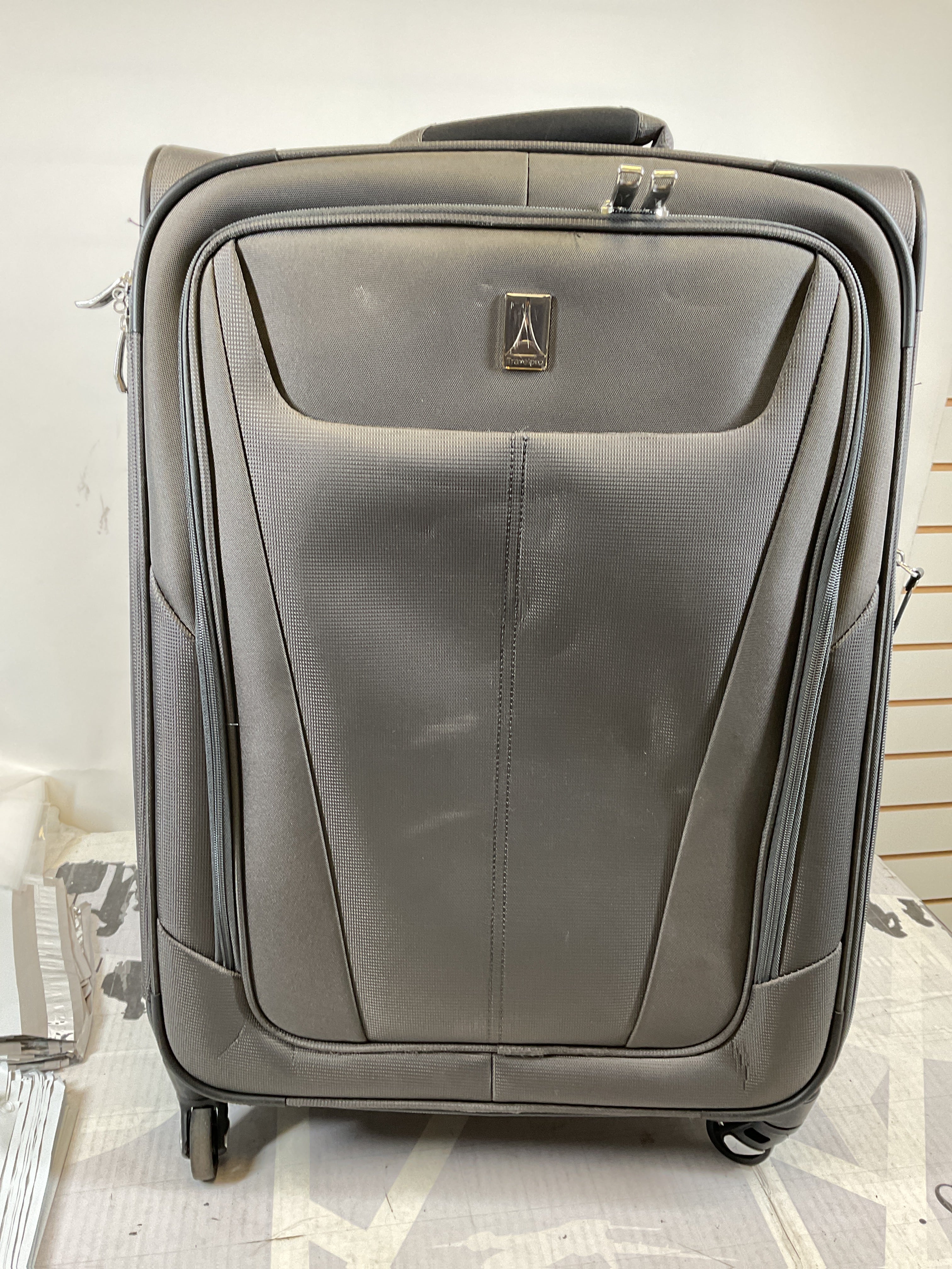 Travelpro Maxlite 5 Softside Expandable Luggage with 4 Spinner Wheels, Lightweight Suitcase, Men and Women ( Shadow Grey , Checked-Medium 25-Inch ) Shadow Grey Checked Medium 25 Inch U18