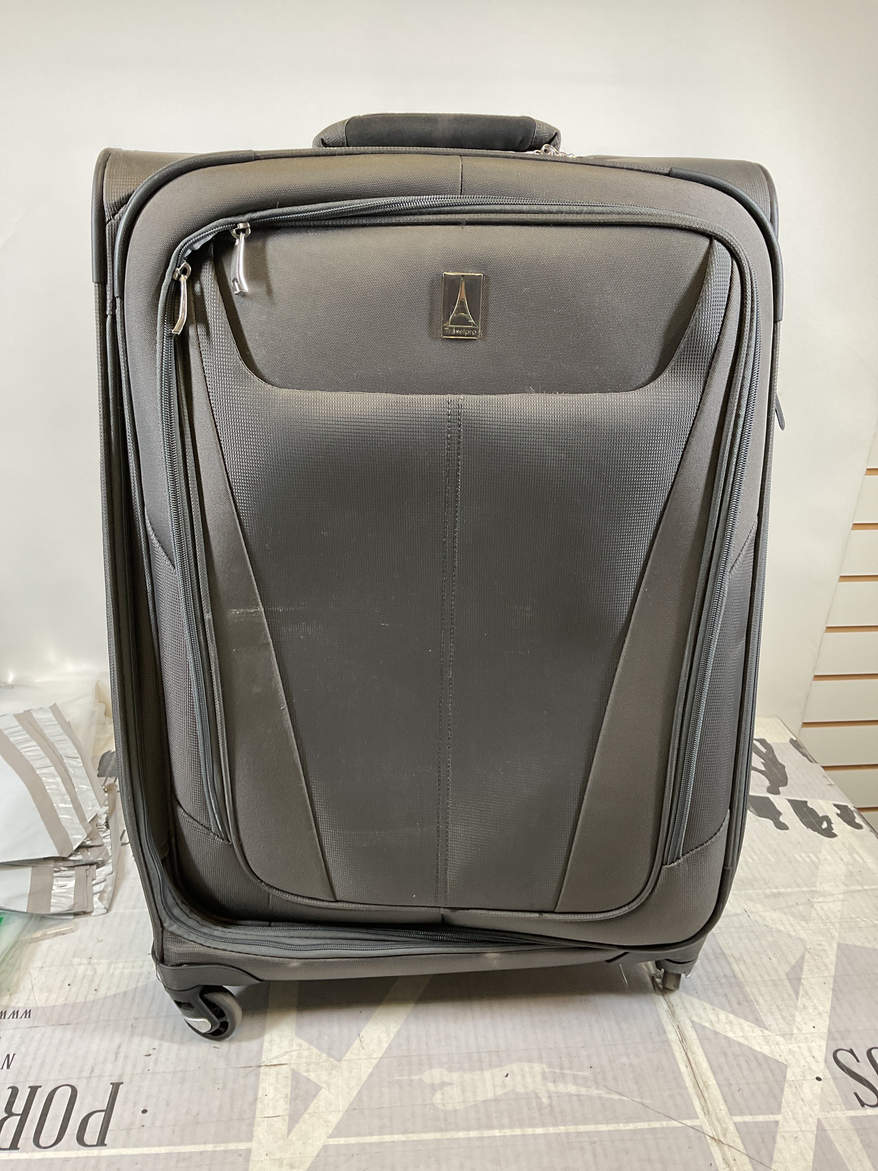 Travelpro Maxlite 5 Softside Expandable Luggage with 4 Spinner Wheels, Lightweight Suitcase, Men and Women ( Shadow Grey , Checked-Medium 25-Inch ) Shadow Grey Checked Medium 25 Inch U20
