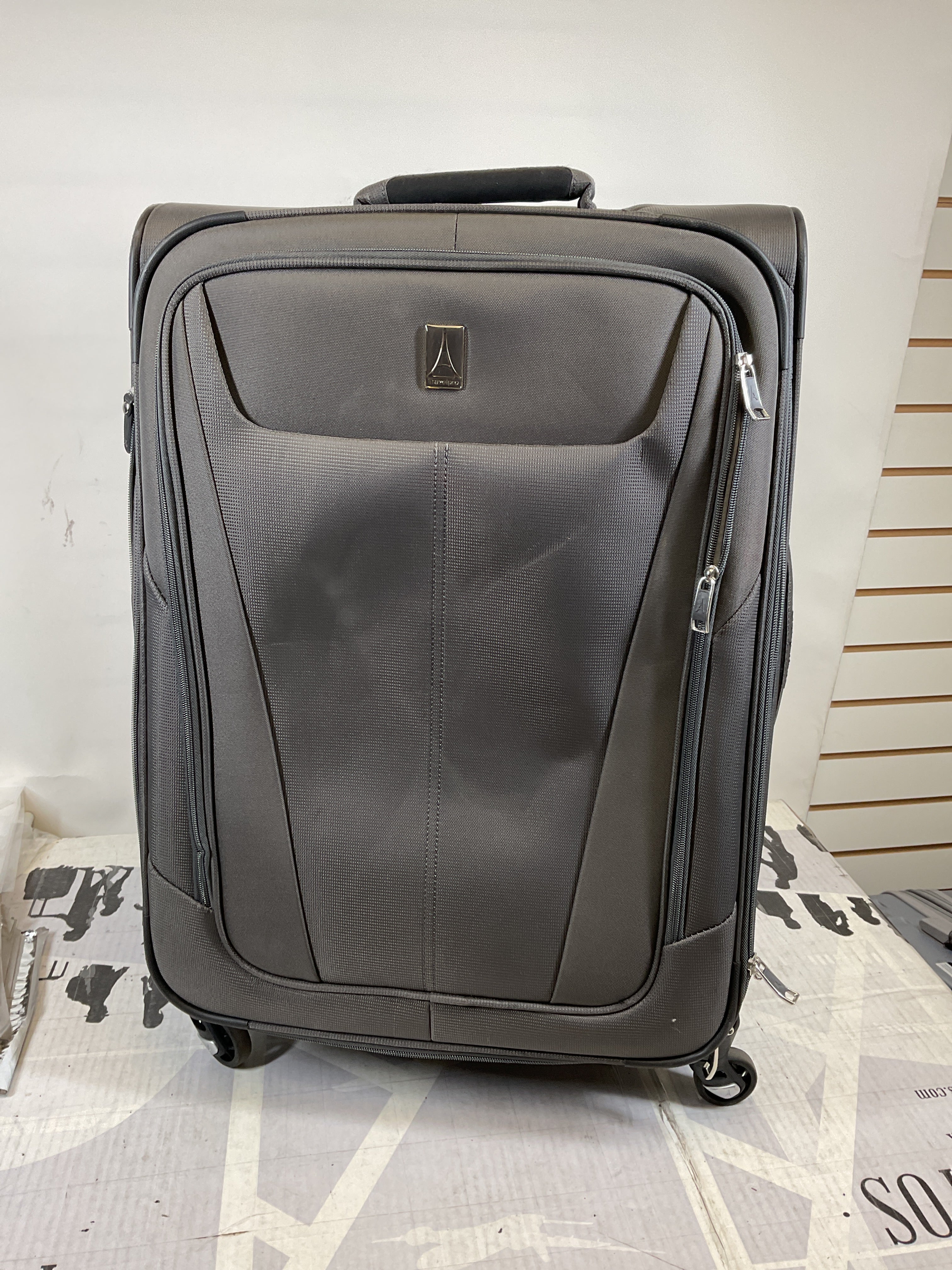 Travelpro Maxlite 5 Softside Expandable Luggage with 4 Spinner Wheels, Lightweight Suitcase, Men and Women ( Shadow Grey , Checked-Medium 25-Inch ) Shadow Grey Checked Medium 25 Inch U21