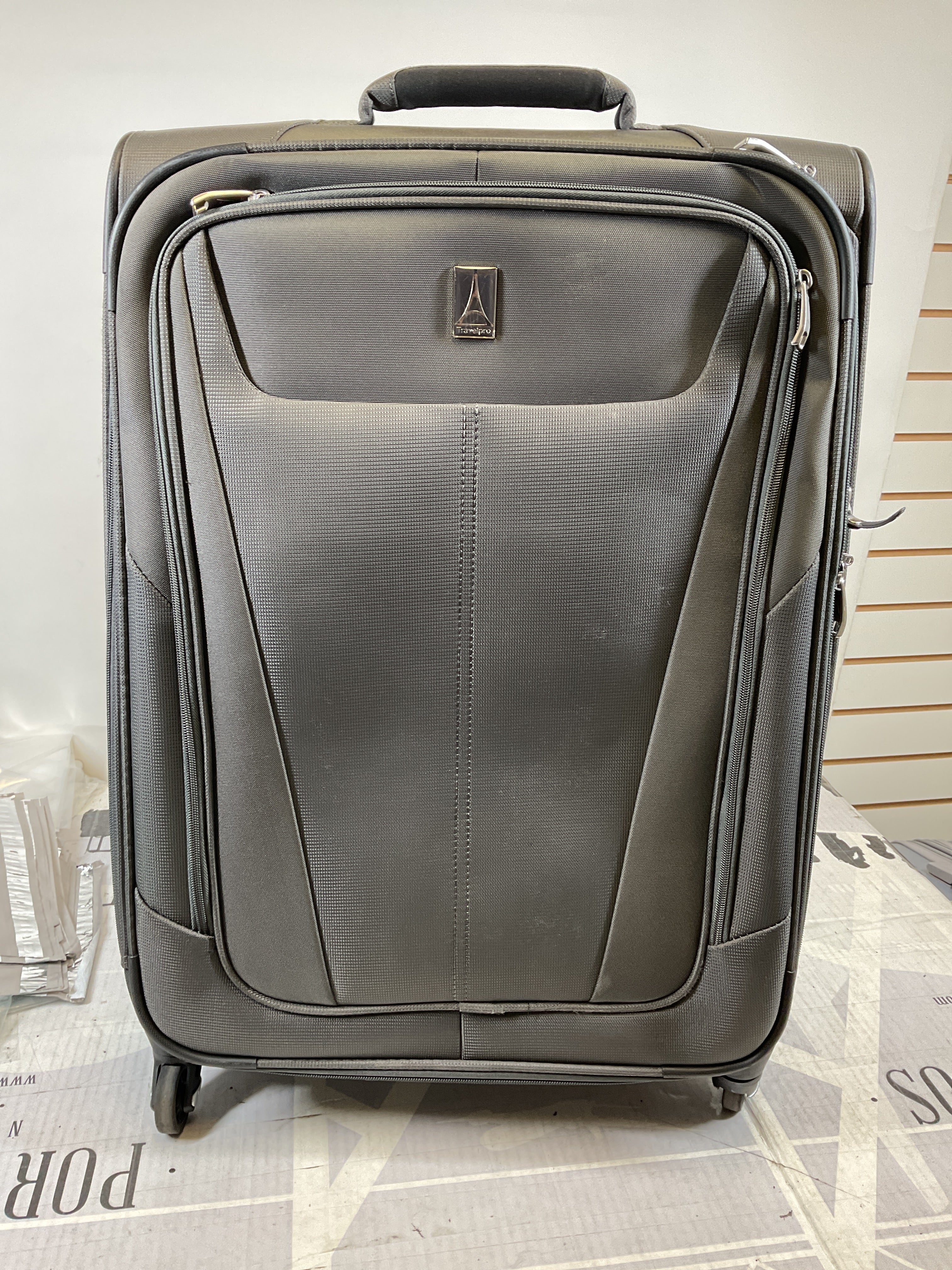 Travelpro Maxlite 5 Softside Expandable Luggage with 4 Spinner Wheels, Lightweight Suitcase, Men and Women ( Shadow Grey , Checked-Medium 25-Inch ) Shadow Grey Checked Medium 25 Inch U22
