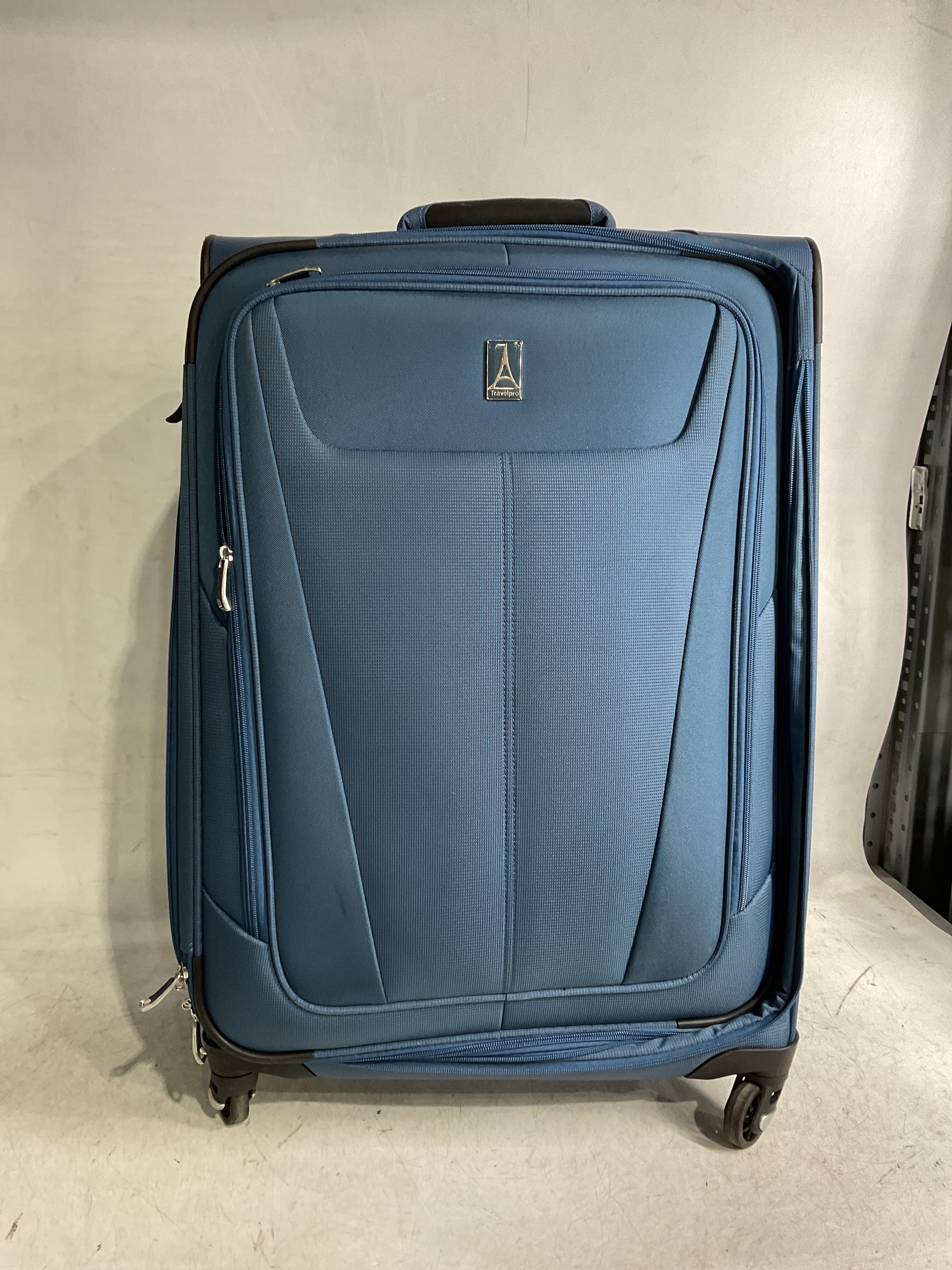 Travelpro Maxlite 5 Softside Expandable Luggage with 4 Spinner Wheels, Lightweight Suitcase, Men and Women ( Ensign Blue , Checked-Medium 25-Inch ) Ensign Blue Checked Medium 25 Inch U17