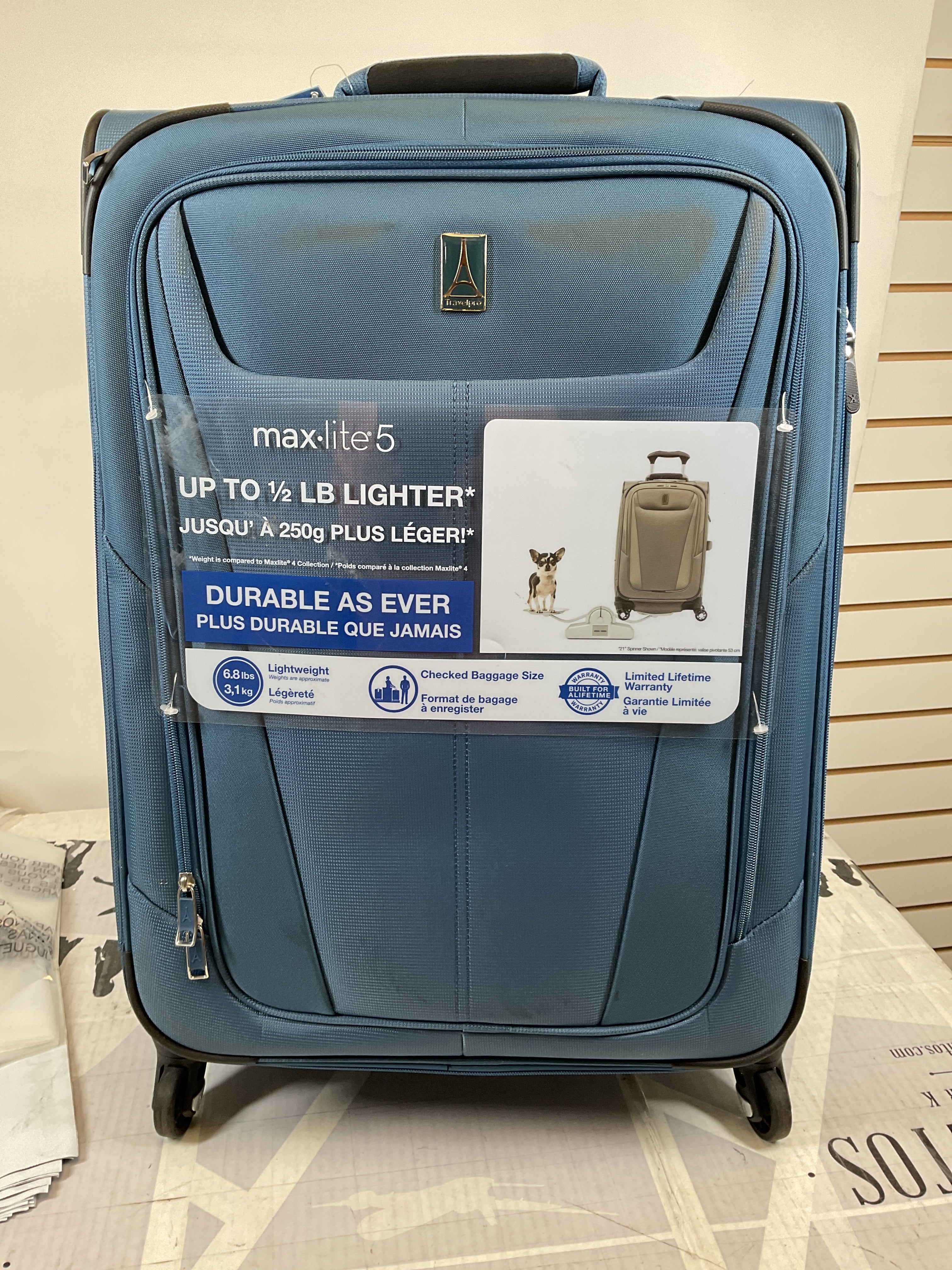 Travelpro Maxlite 5 Softside Expandable Luggage with 4 Spinner Wheels, Lightweight Suitcase, Men and Women ( Ensign Blue , Checked-Medium 25-Inch ) Ensign Blue Checked Medium 25 Inch U36