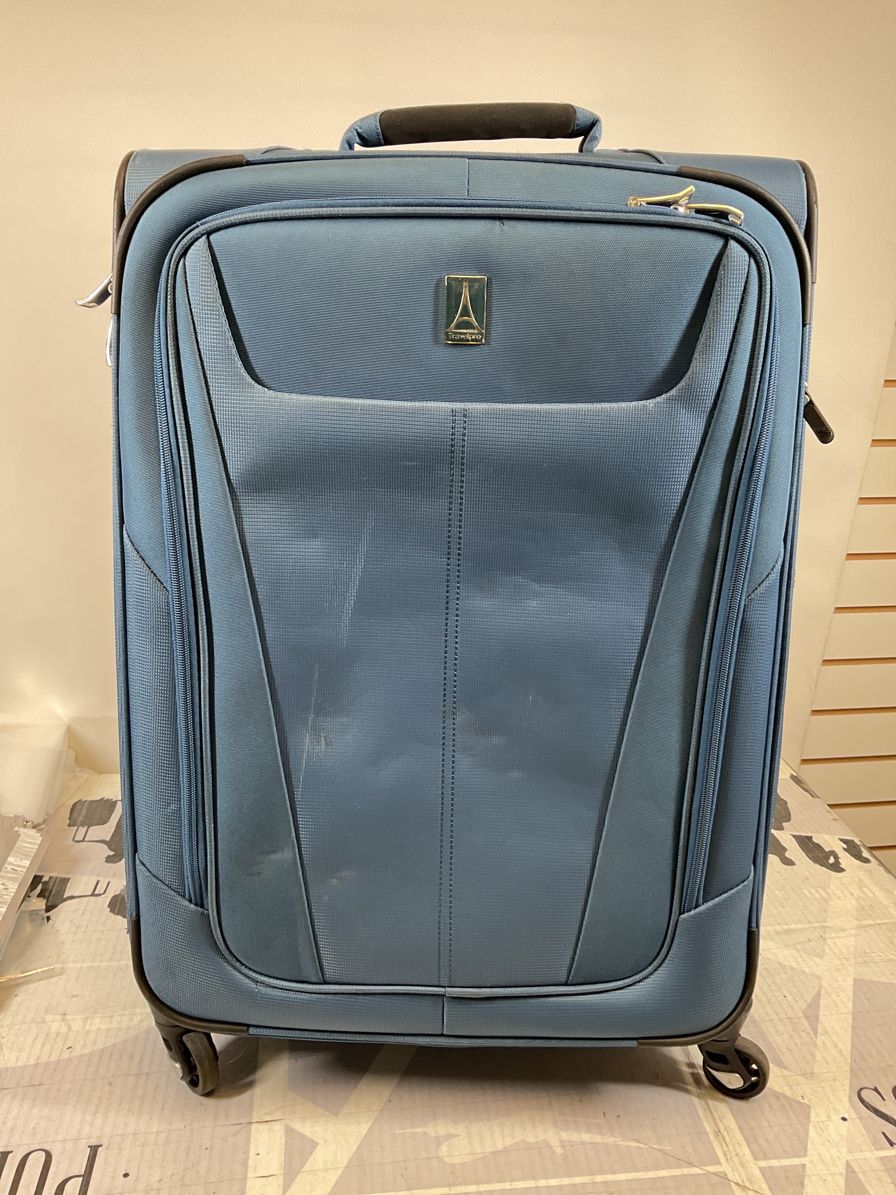 Travelpro Maxlite 5 Softside Expandable Luggage with 4 Spinner Wheels, Lightweight Suitcase, Men and Women ( Ensign Blue , Checked-Medium 25-Inch ) Ensign Blue Checked Medium 25 Inch U37