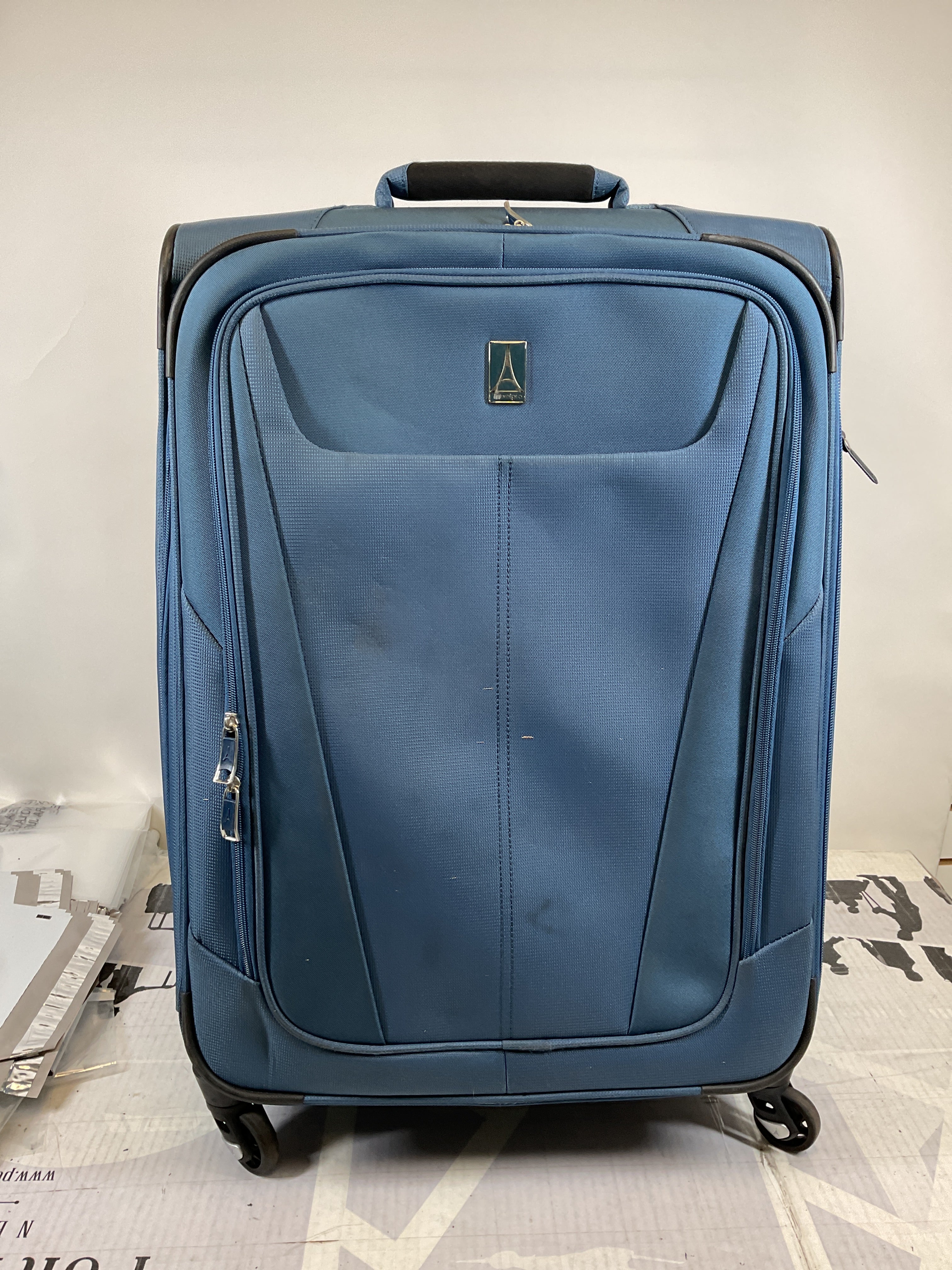 Travelpro Maxlite 5 Softside Expandable Luggage with 4 Spinner Wheels, Lightweight Suitcase, Men and Women ( Ensign Blue , Checked-Medium 25-Inch ) Ensign Blue Checked Medium 25 Inch U38