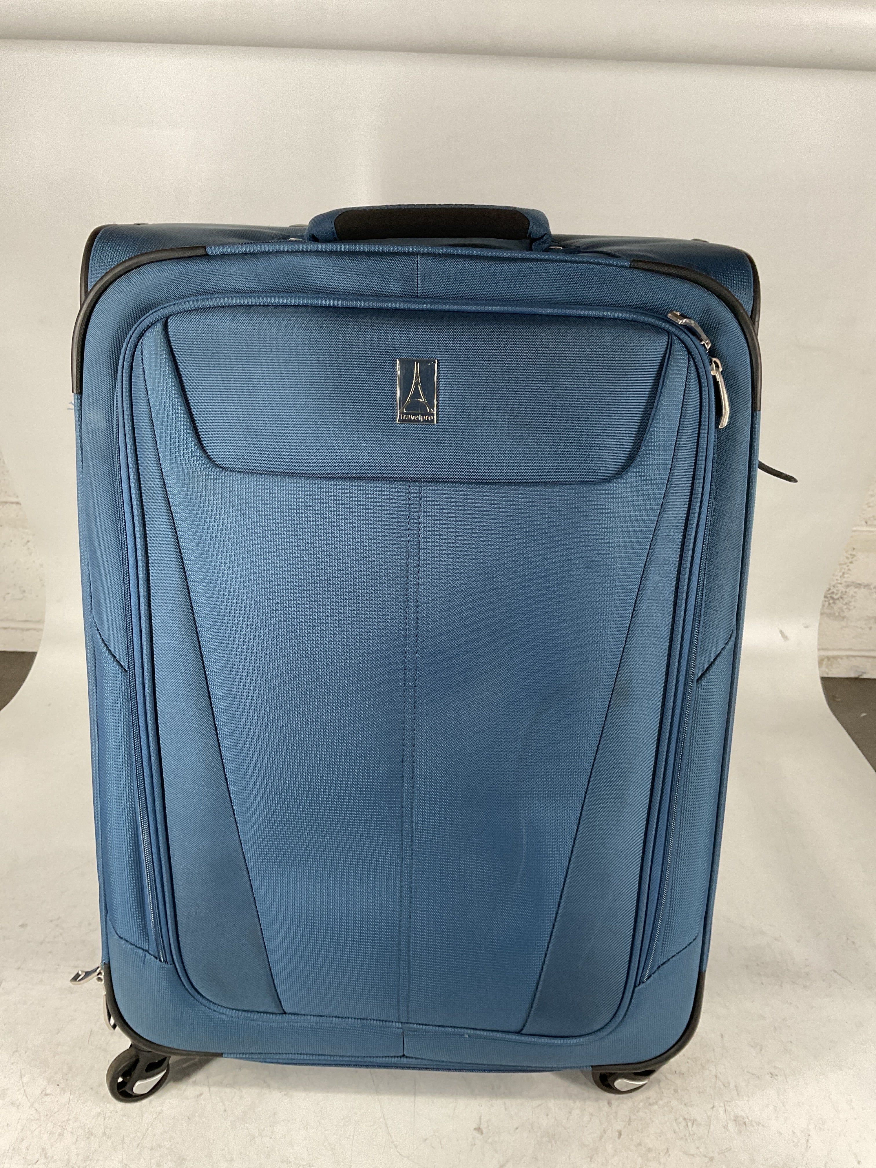 Travelpro Maxlite 5 Softside Expandable Luggage with 4 Spinner Wheels, Lightweight Suitcase, Men and Women U4