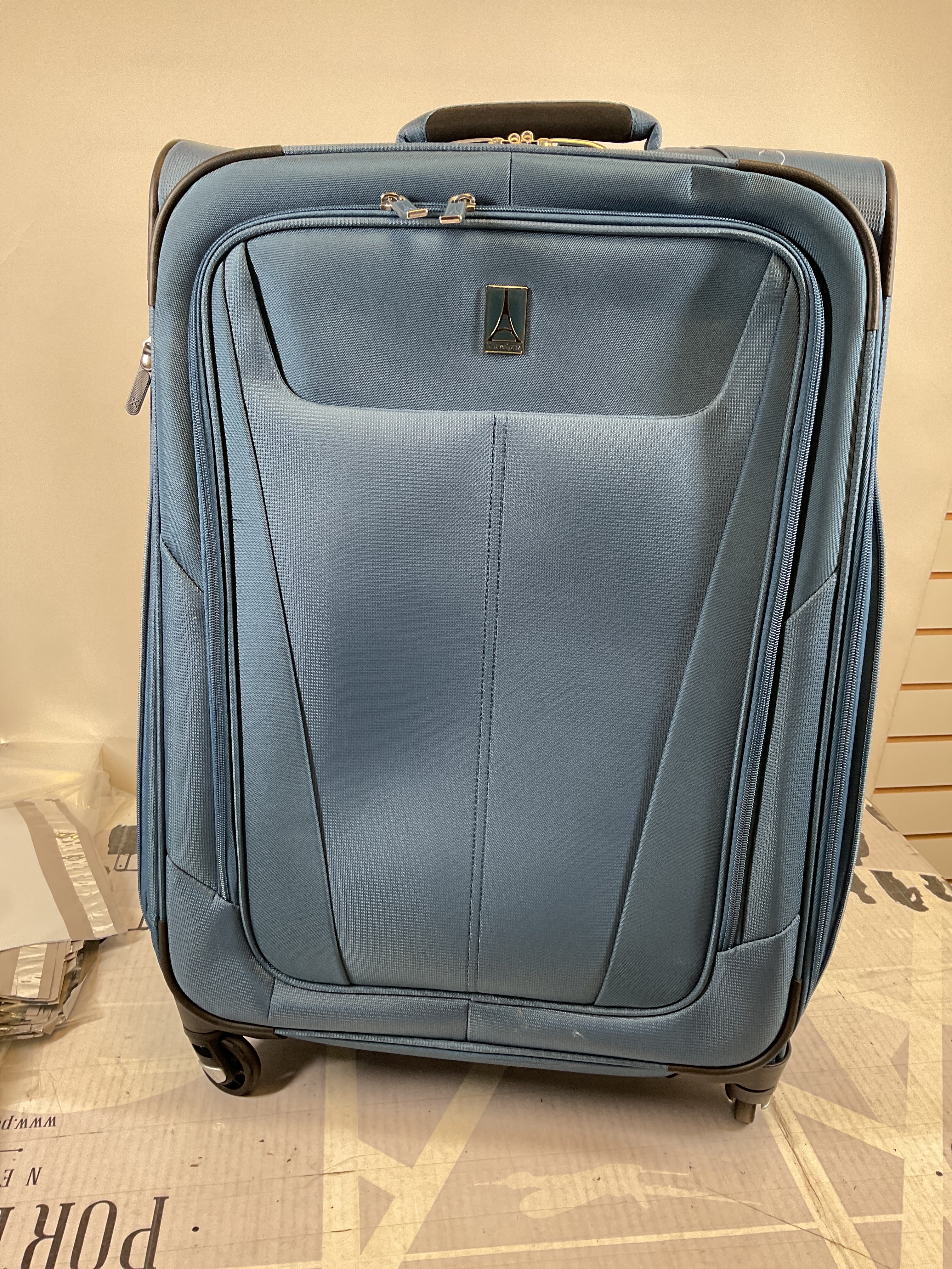 Travelpro Maxlite 5 Softside Expandable Luggage with 4 Spinner Wheels, Lightweight Suitcase, Men and Women ( Ensign Blue , Checked-Medium 25-Inch ) Ensign Blue Checked Medium 25 Inch U40