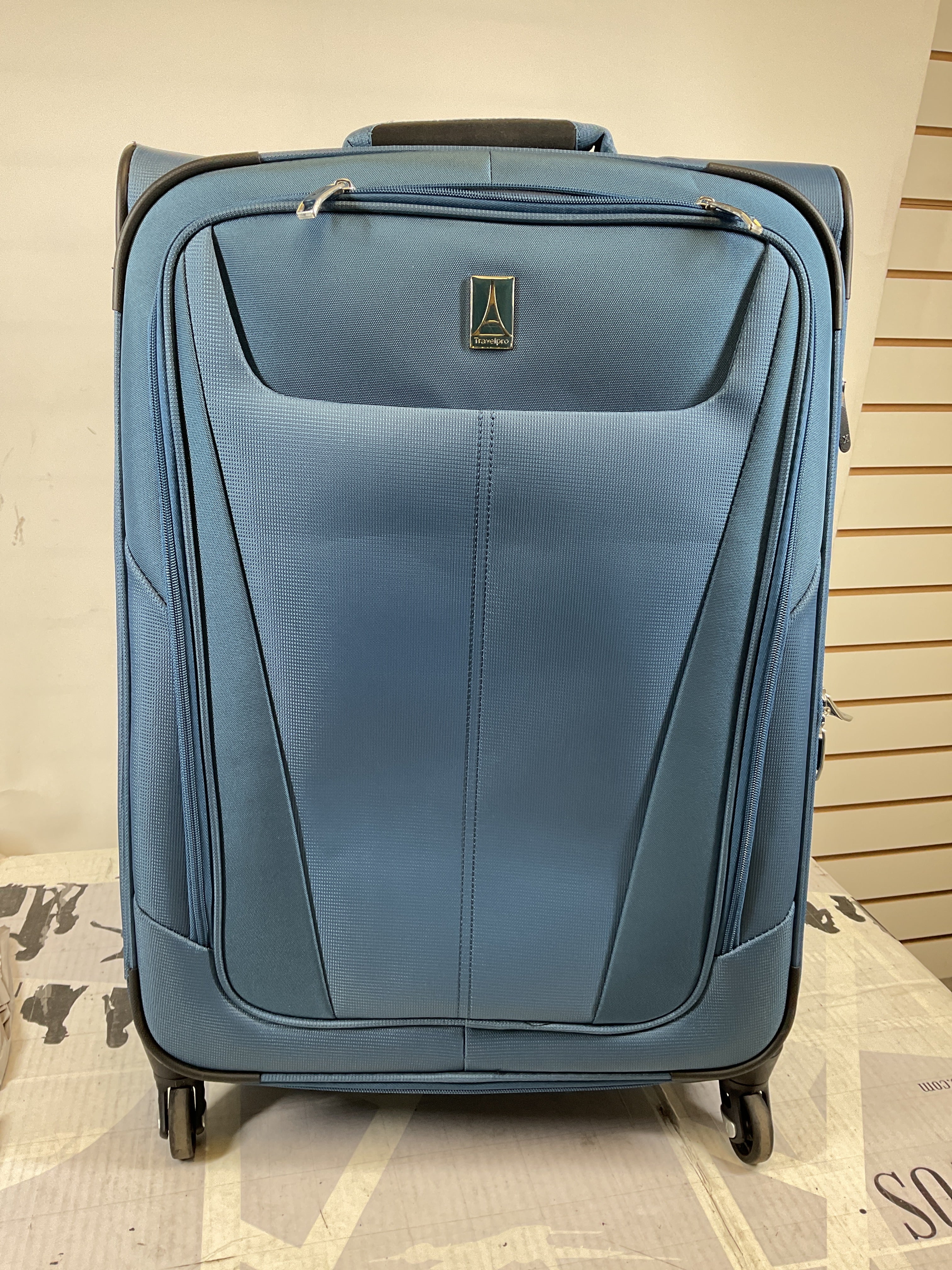 Travelpro Maxlite 5 Softside Expandable Luggage with 4 Spinner Wheels, Lightweight Suitcase, Men and Women ( Ensign Blue , Checked-Medium 25-Inch ) Ensign Blue Checked Medium 25 Inch U41