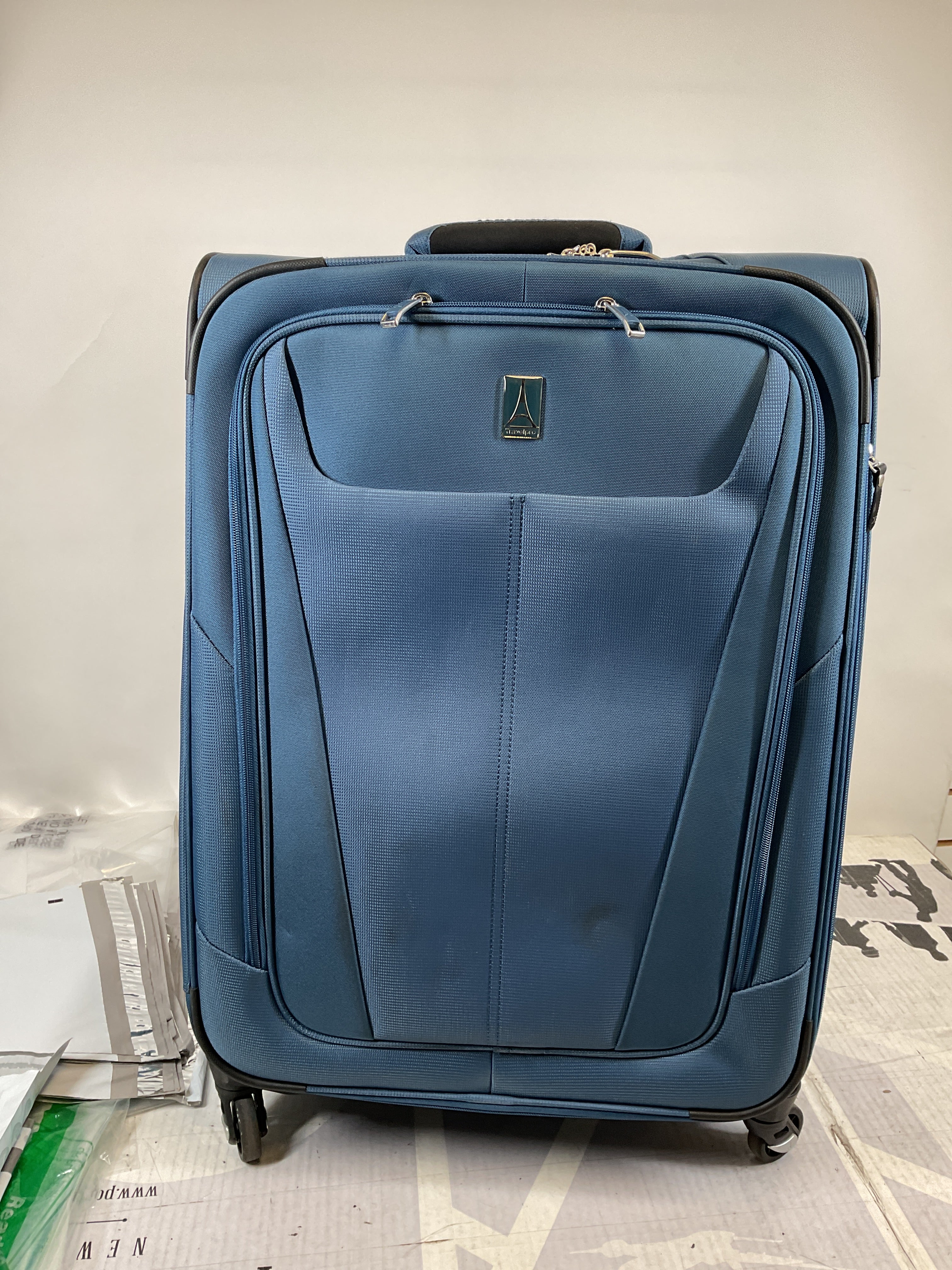 Travelpro Maxlite 5 Softside Expandable Luggage with 4 Spinner Wheels, Lightweight Suitcase, Men and Women ( Ensign Blue , Checked-Medium 25-Inch ) Ensign Blue Checked Medium 25 Inch U43