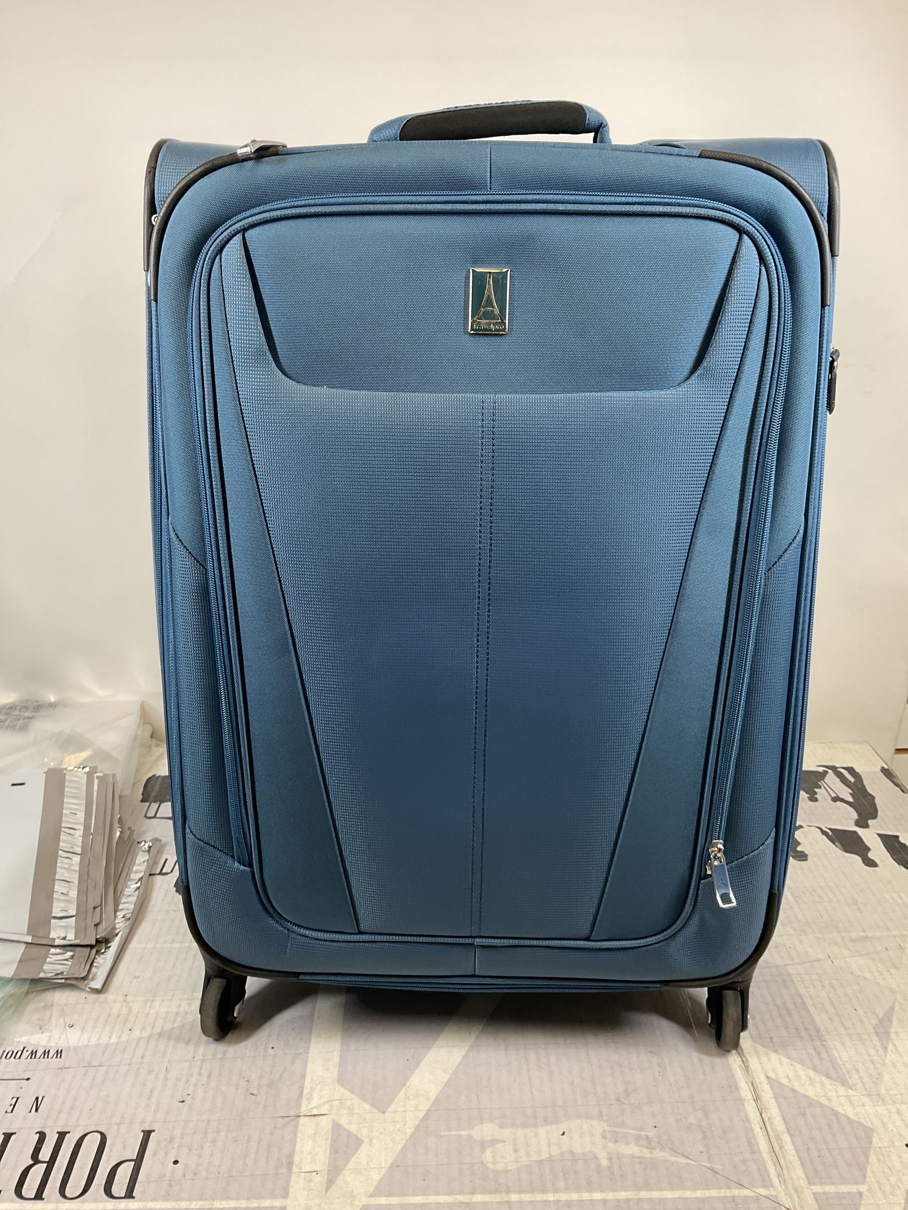 Travelpro Maxlite 5 Softside Expandable Luggage with 4 Spinner Wheels, Lightweight Suitcase, Men and Women ( Ensign Blue , Checked-Medium 25-Inch ) Ensign Blue Checked Medium 25 Inch U44