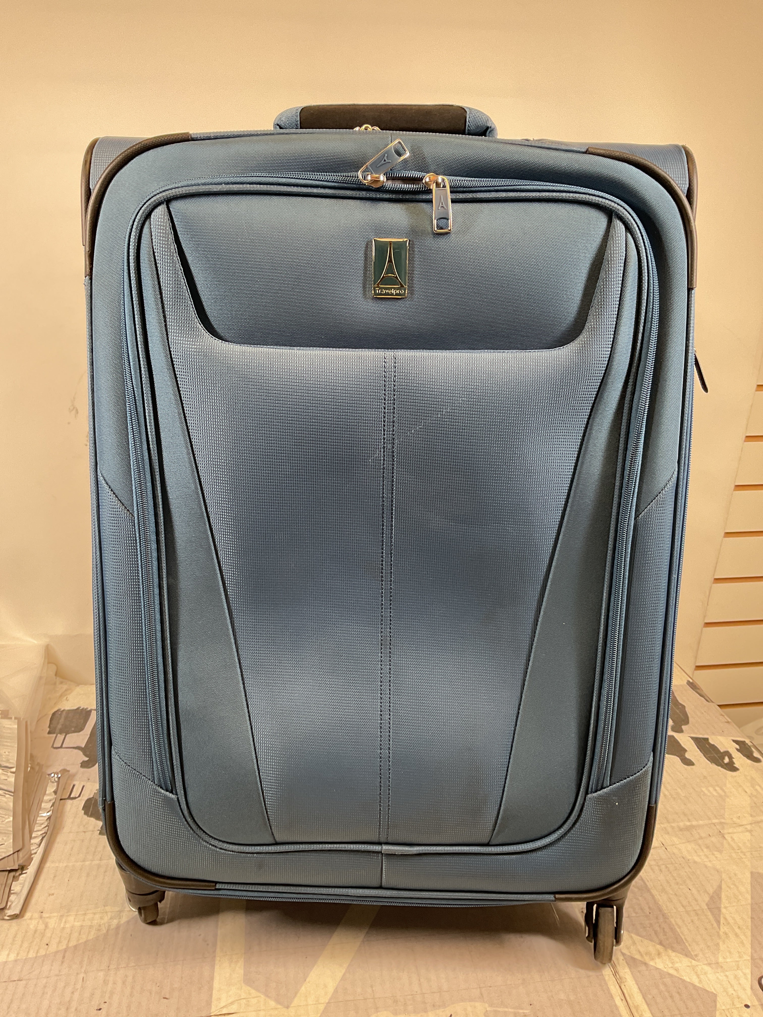 Travelpro Maxlite 5 Softside Expandable Luggage with 4 Spinner Wheels, Lightweight Suitcase, Men and Women ( Ensign Blue , Checked-Medium 25-Inch ) Ensign Blue Checked Medium 25 Inch U45