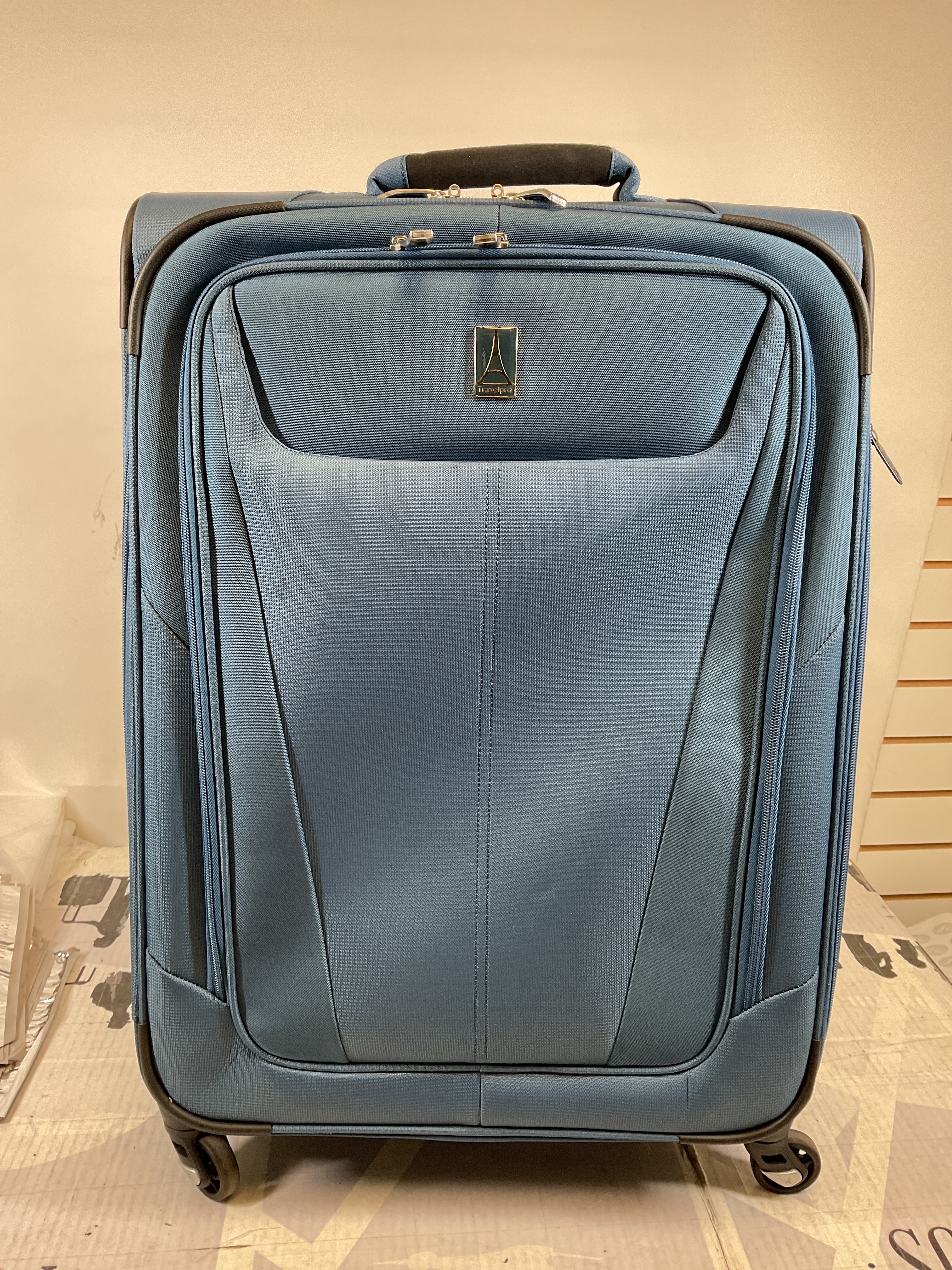 Travelpro Maxlite 5 Softside Expandable Luggage with 4 Spinner Wheels, Lightweight Suitcase, Men and Women ( Ensign Blue , Checked-Medium 25-Inch ) Ensign Blue Checked Medium 25 Inch U46