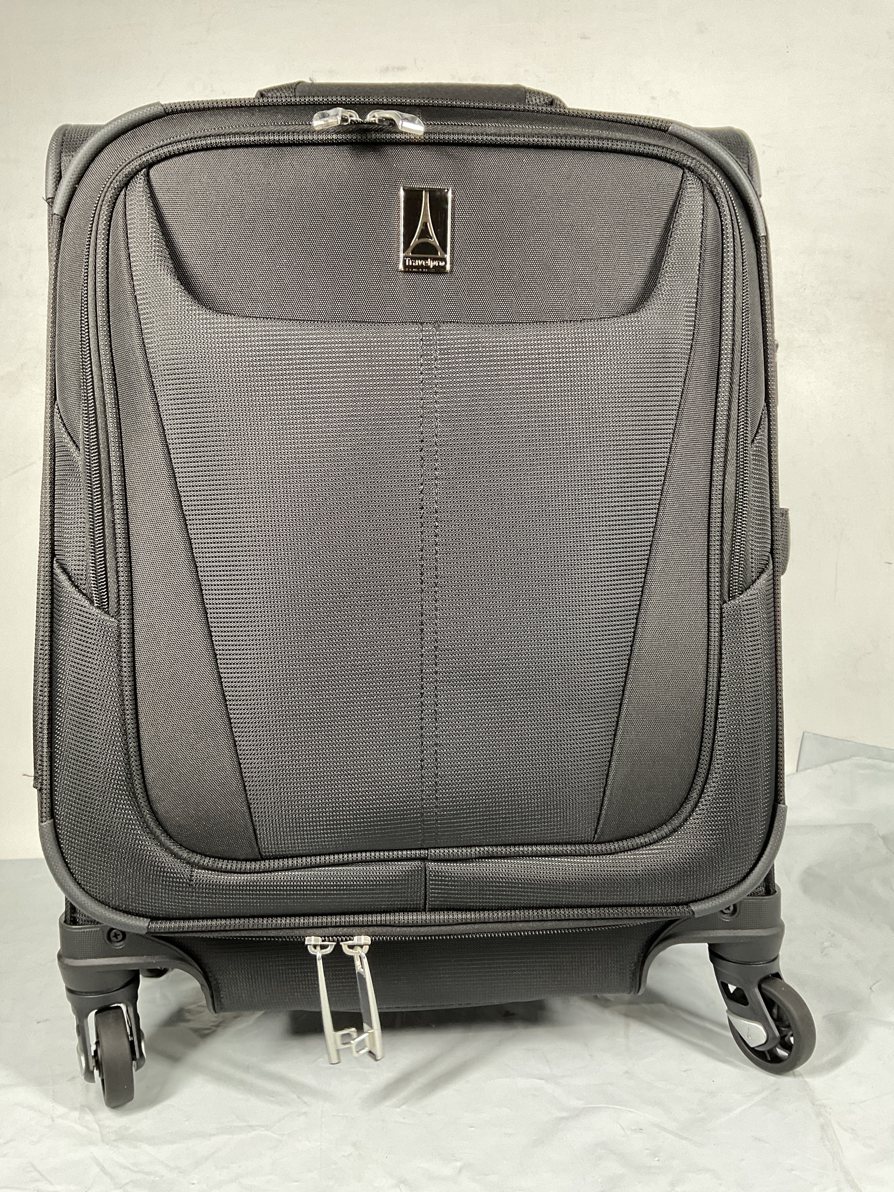 Travelpro Maxlite 5 Softside Expandable Luggage with 4 Spinner Wheels, Lightweight Suitcase, Men and Women ( Black , Carry-on 19-Inch ) Black Carry On 19 Inch U15