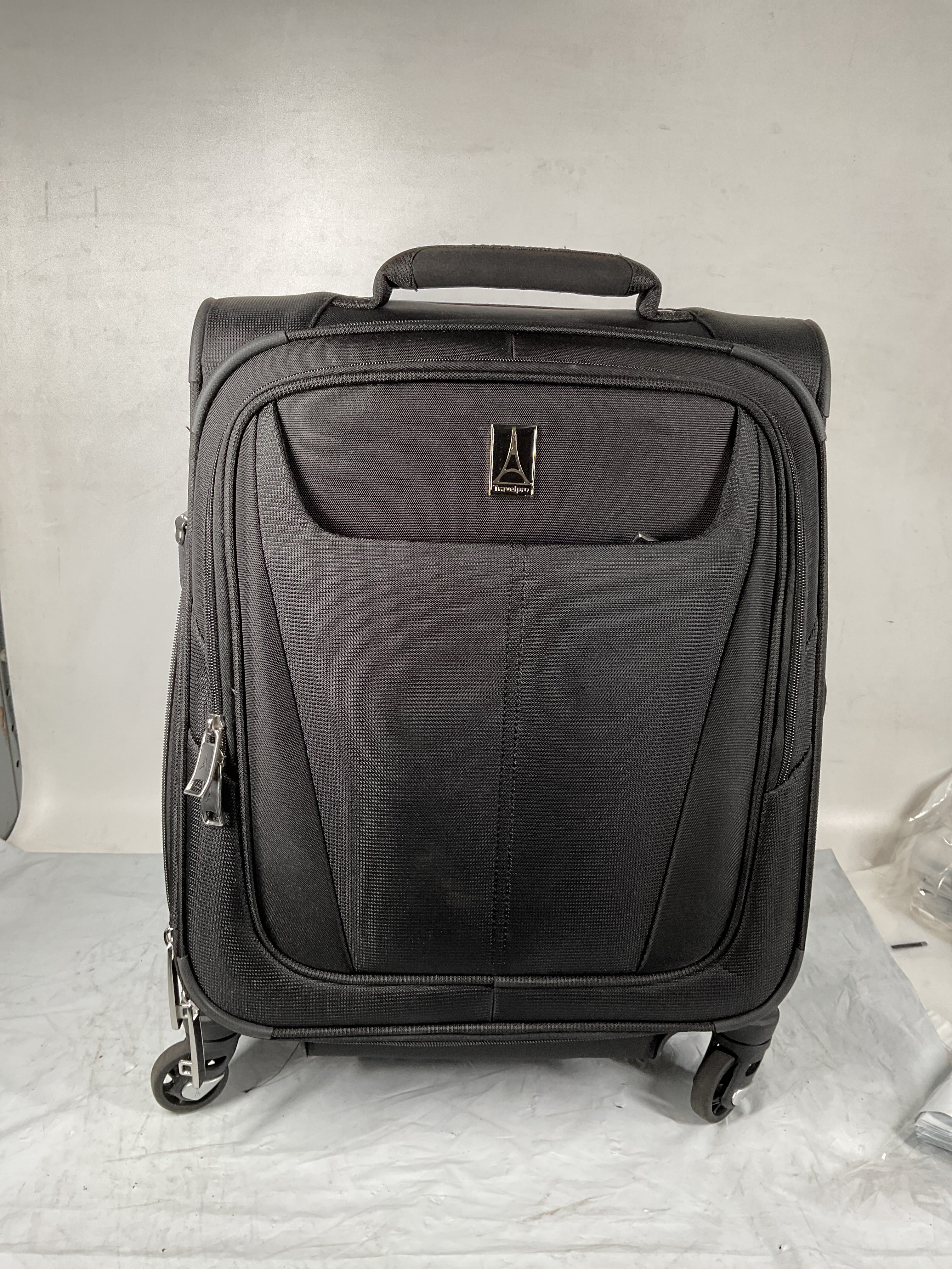 Travelpro Maxlite 5 Softside Expandable Luggage with 4 Spinner Wheels, Lightweight Suitcase, Men and Women ( Black , Carry-on 19-Inch ) Black Carry On 19 Inch U16