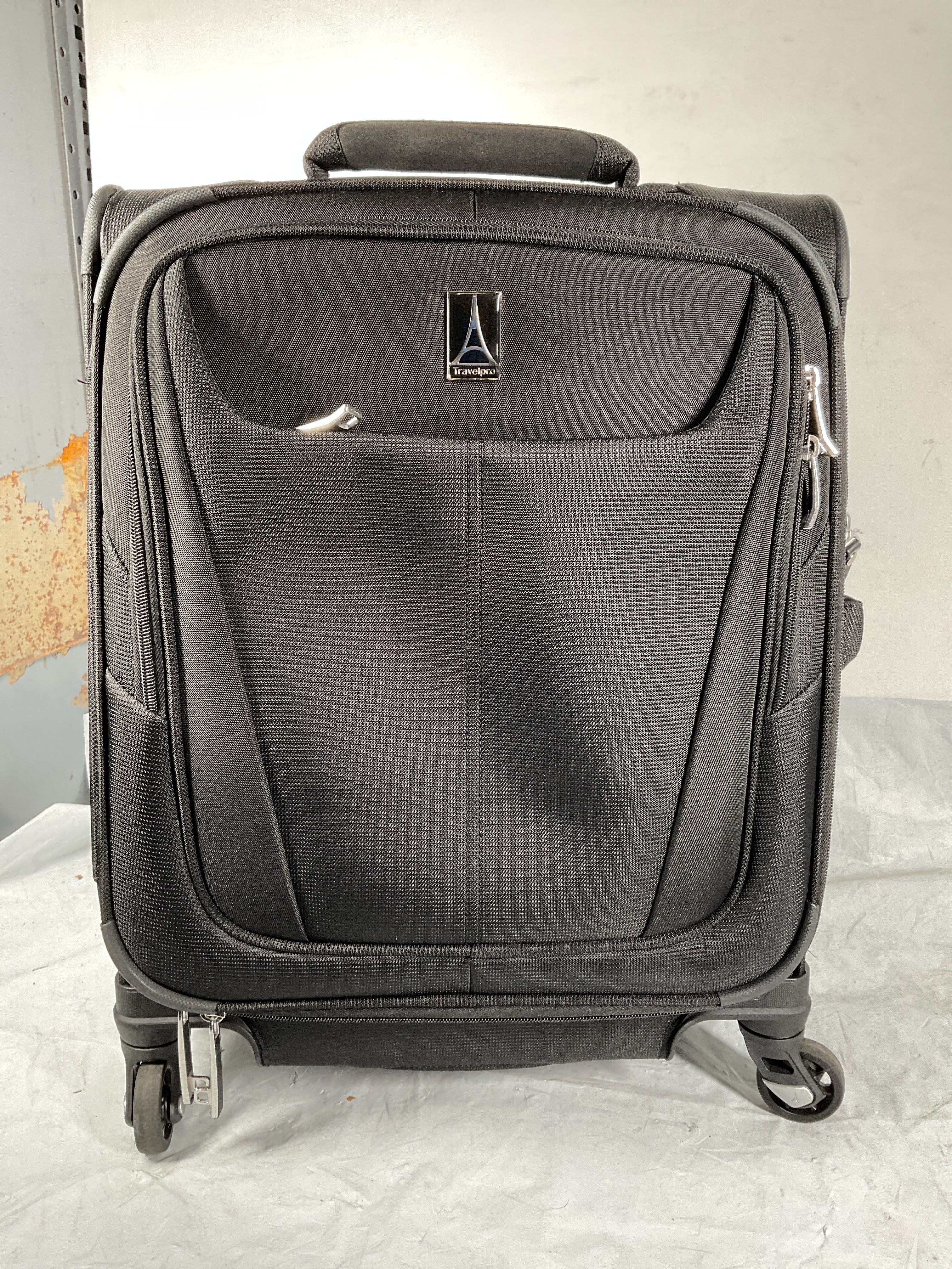 Travelpro Maxlite 5 Softside Expandable Luggage with 4 Spinner Wheels, Lightweight Suitcase, Men and Women ( Black , Carry-on 19-Inch ) Black Carry On 19 Inch U17
