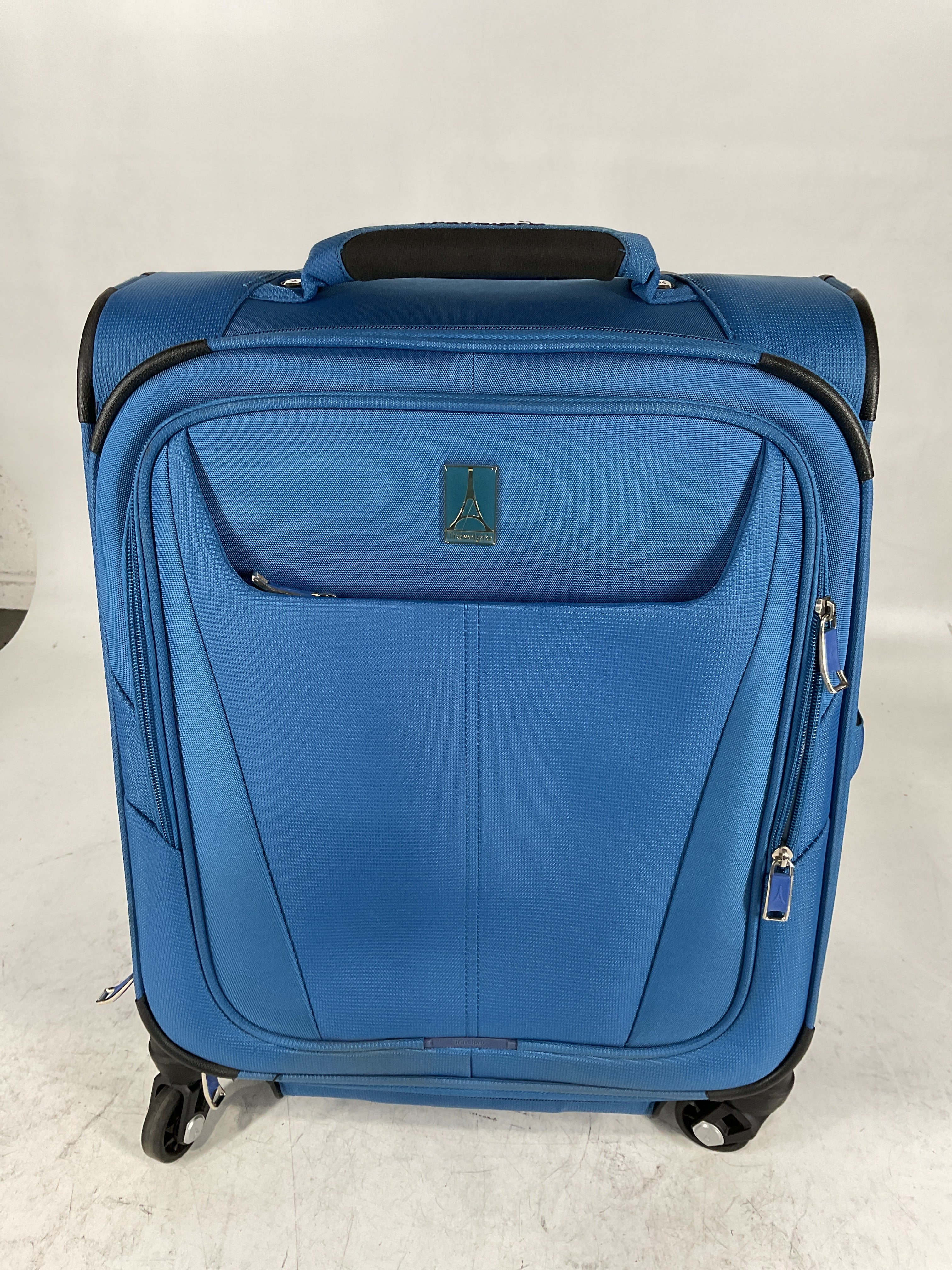 Travelpro Maxlite 5 Softside Expandable Luggage with 4 Spinner Wheels, Lightweight Suitcase, Men and Women U1