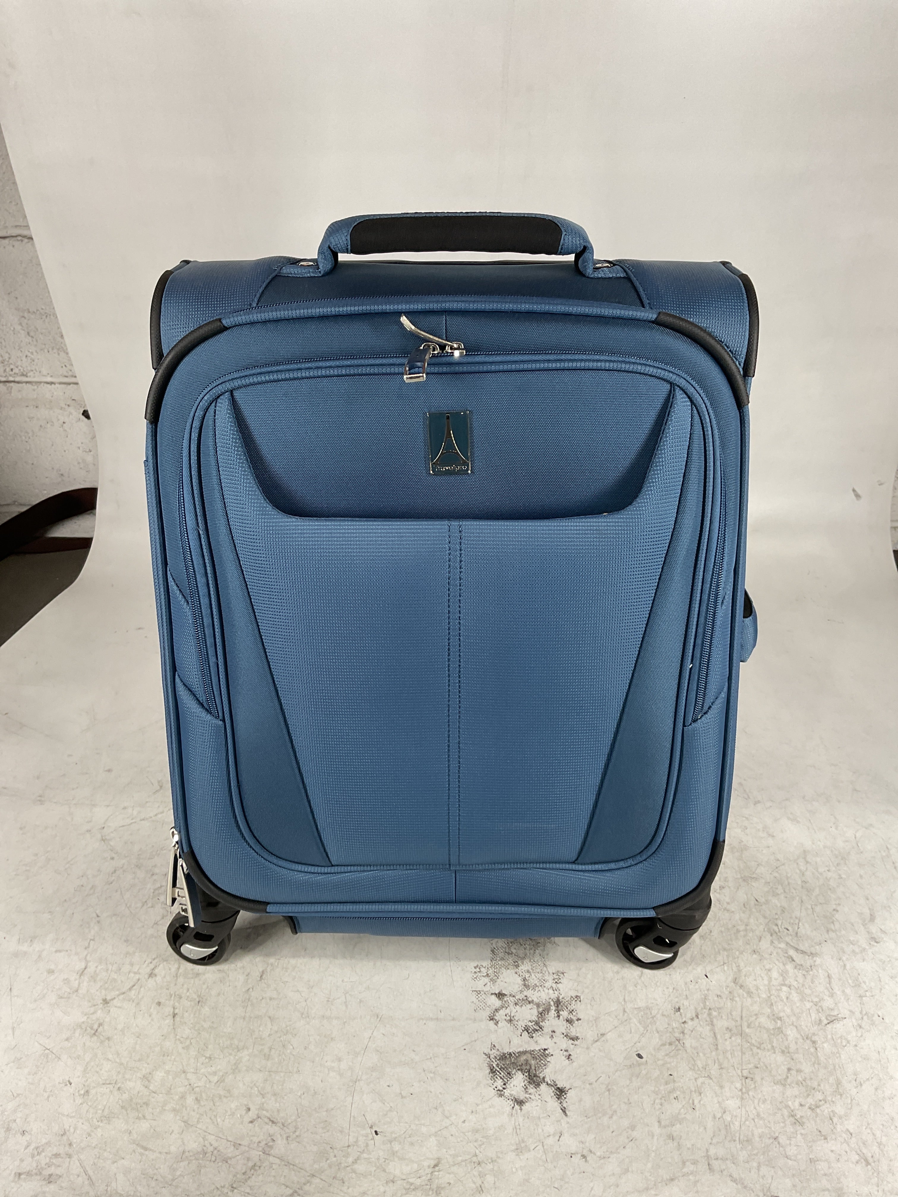 Travelpro Maxlite 5 Softside Expandable Luggage with 4 Spinner Wheels, Lightweight Suitcase, Men and Women U2