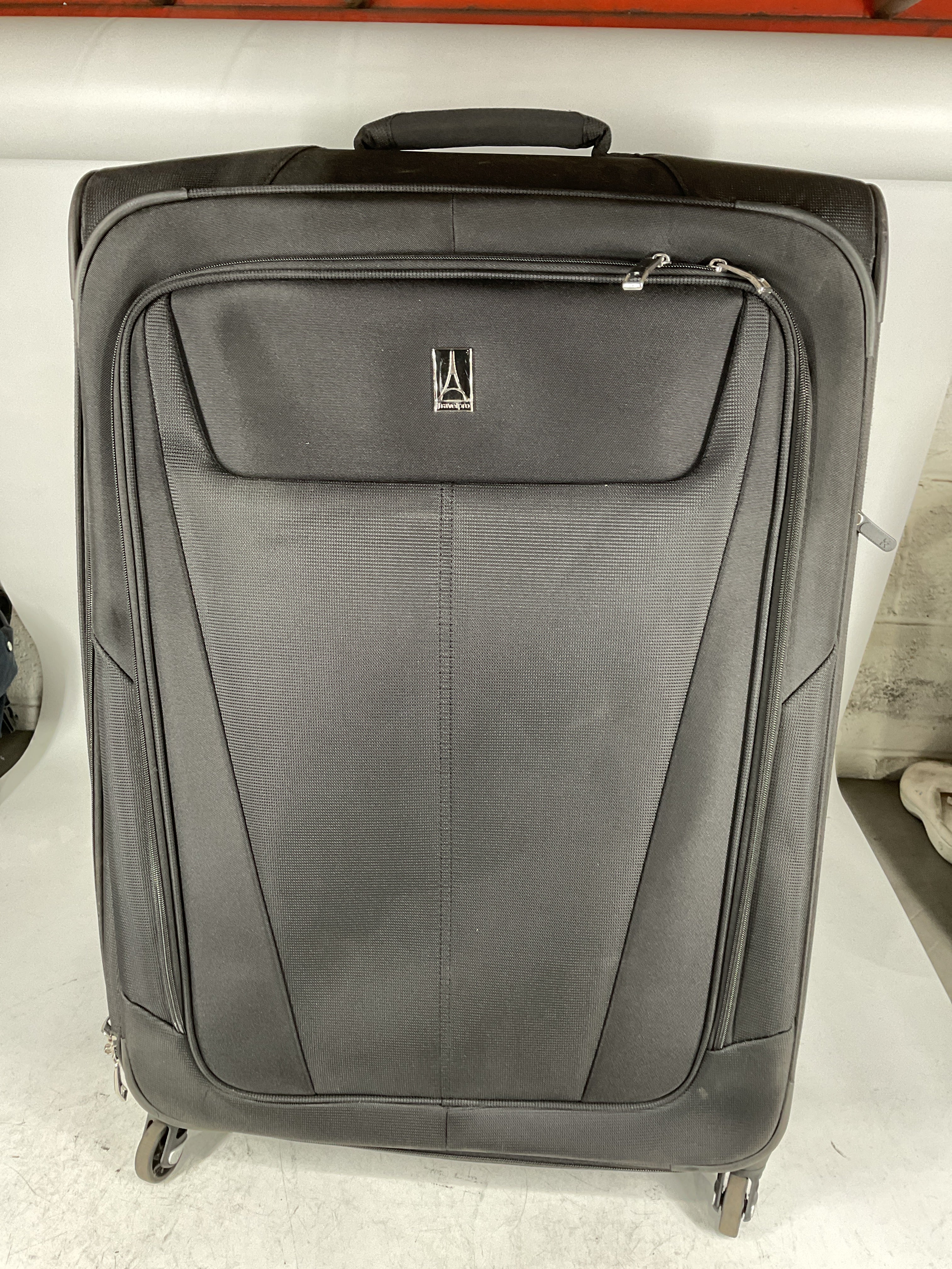 Travelpro Maxlite 5 Softside Expandable Luggage with 4 Spinner Wheels, Lightweight Suitcase, Men and Women U21