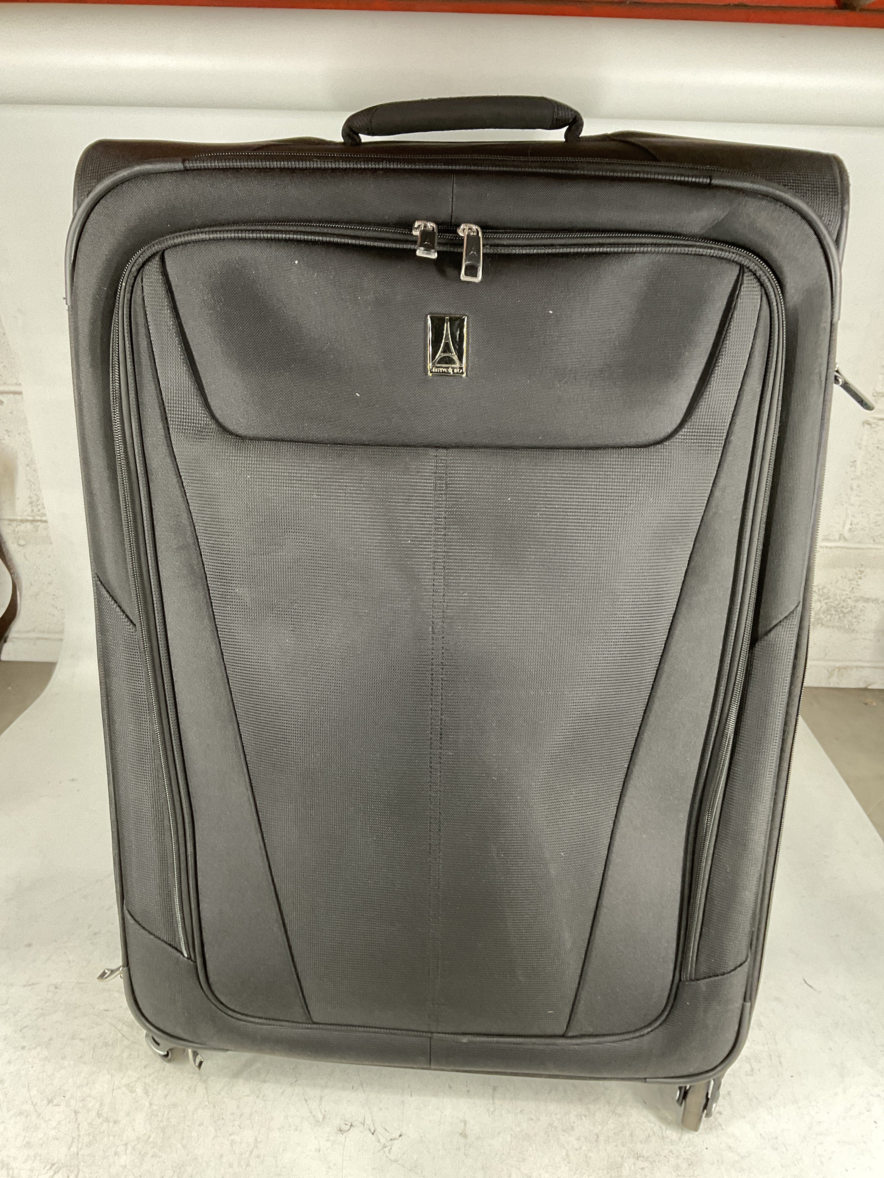 Travelpro Maxlite 5 Softside Expandable Luggage with 4 Spinner Wheels, Lightweight Suitcase, Men and Women U25