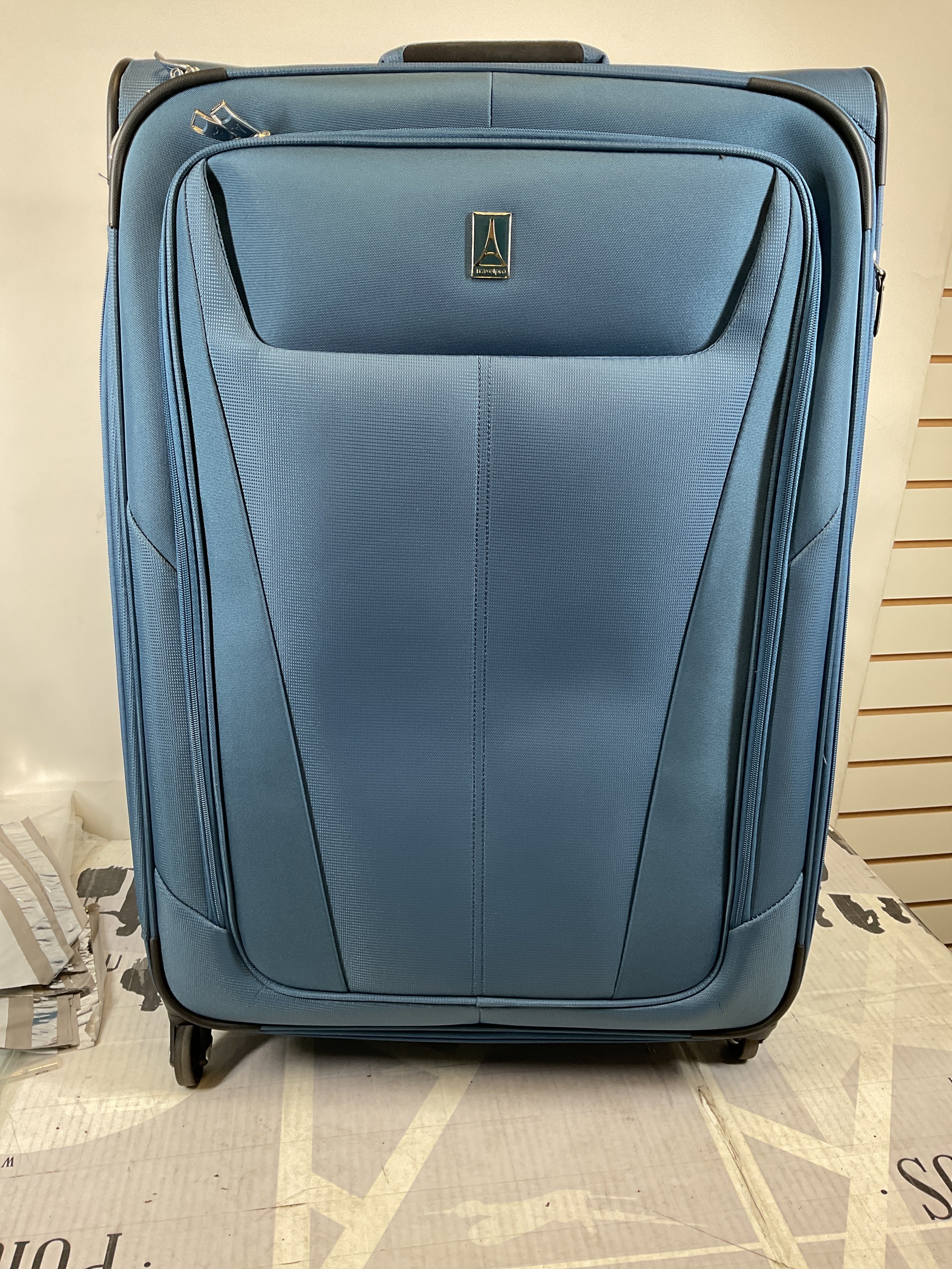 Travelpro Maxlite 5 Softside Expandable Luggage with 4 Spinner Wheels, Lightweight Suitcase, Men and Women ( Ensign Blue , Checked-Large 29-Inch ) Ensign Blue Checked Large 29 Inch U27