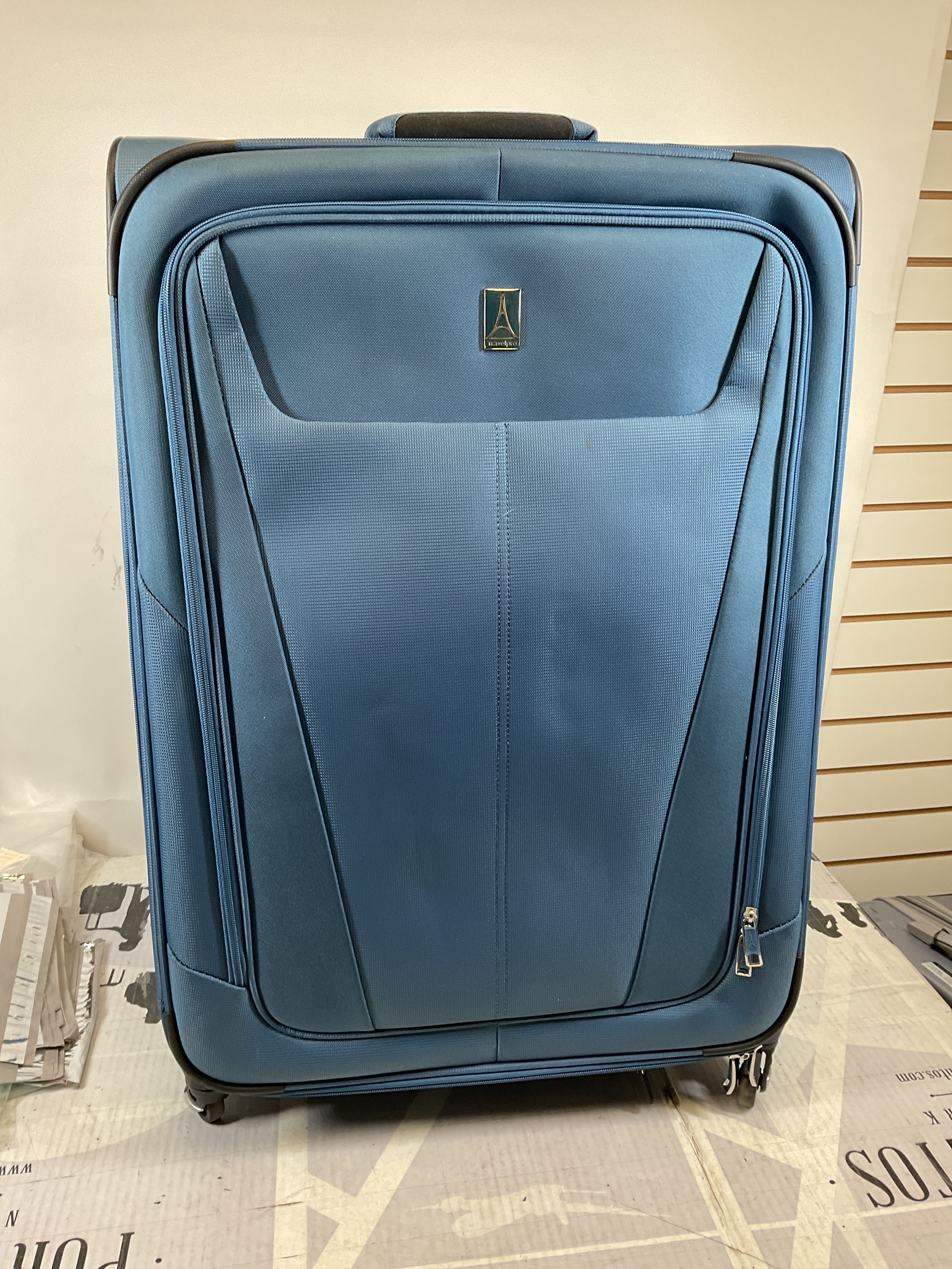 Travelpro Maxlite 5 Softside Expandable Luggage with 4 Spinner Wheels, Lightweight Suitcase, Men and Women ( Ensign Blue , Checked-Large 29-Inch ) Ensign Blue Checked Large 29 Inch U28