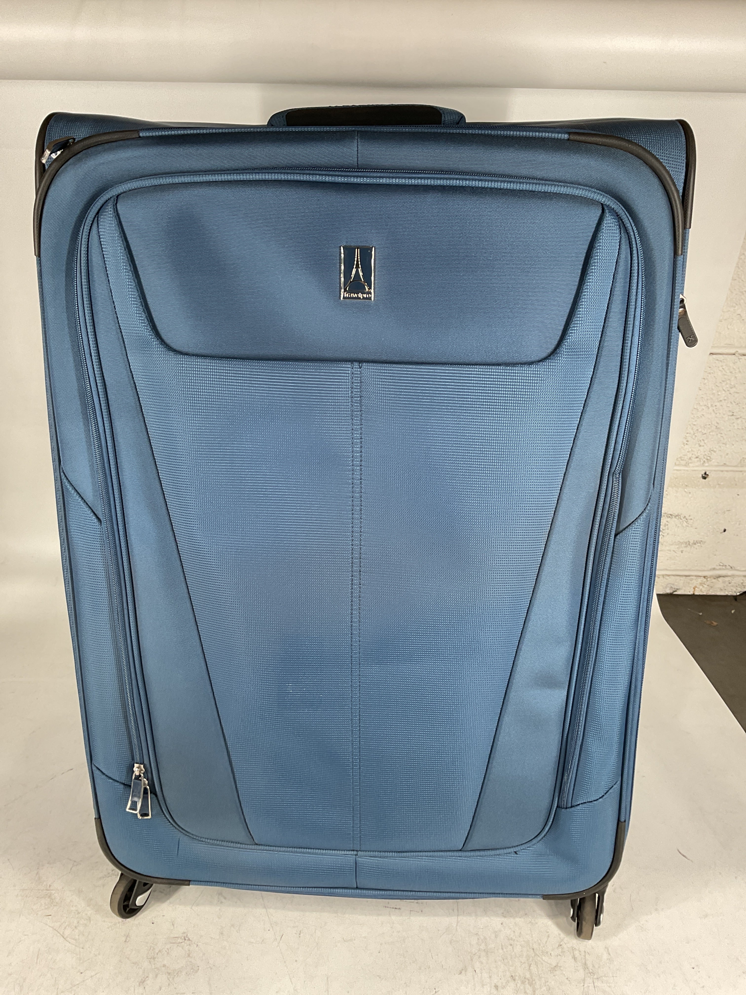 Travelpro Maxlite 5 Softside Expandable Luggage with 4 Spinner Wheels, Lightweight Suitcase, Men and Women U6