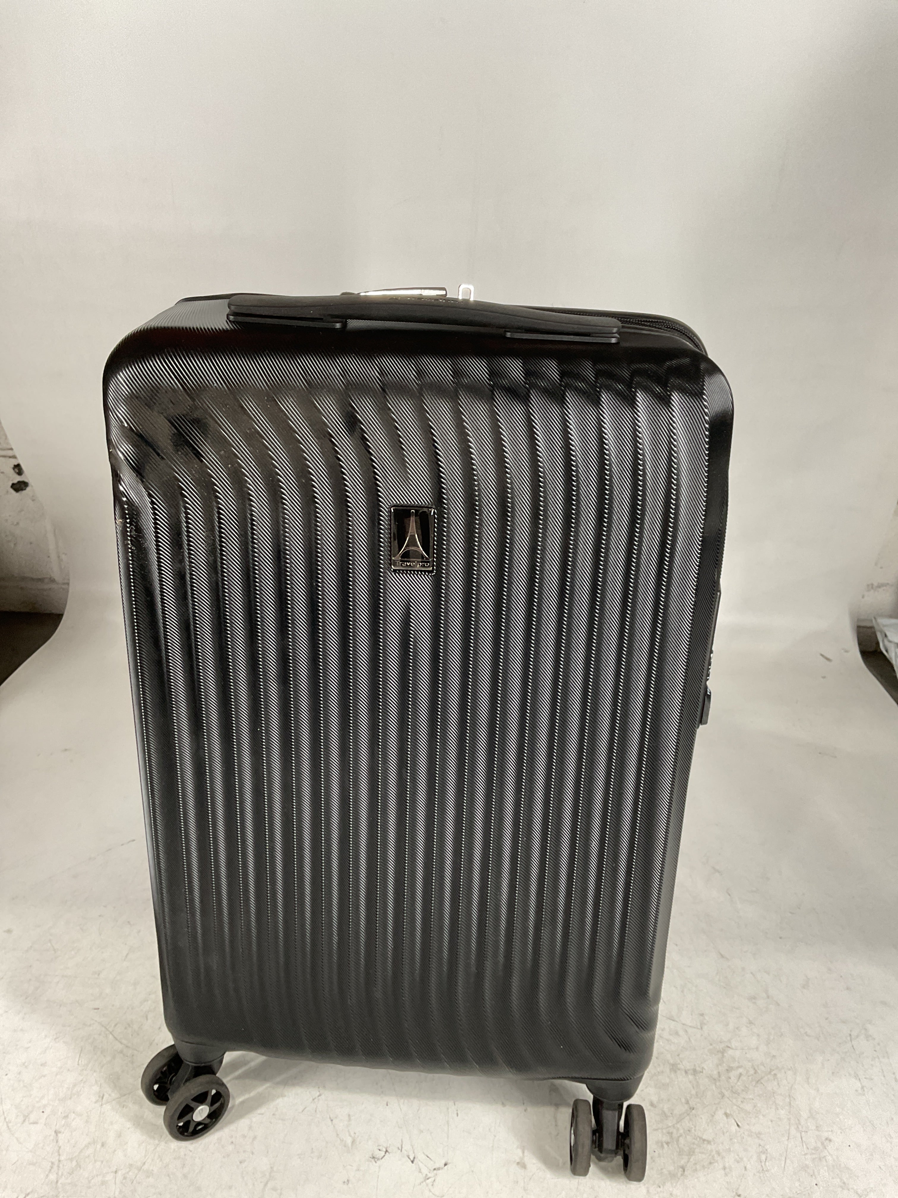 Travelpro Maxlite Air Hardside Expandable Luggage, 8 Spinner Wheels, Lightweight Hard Shell Polycarbonate U6