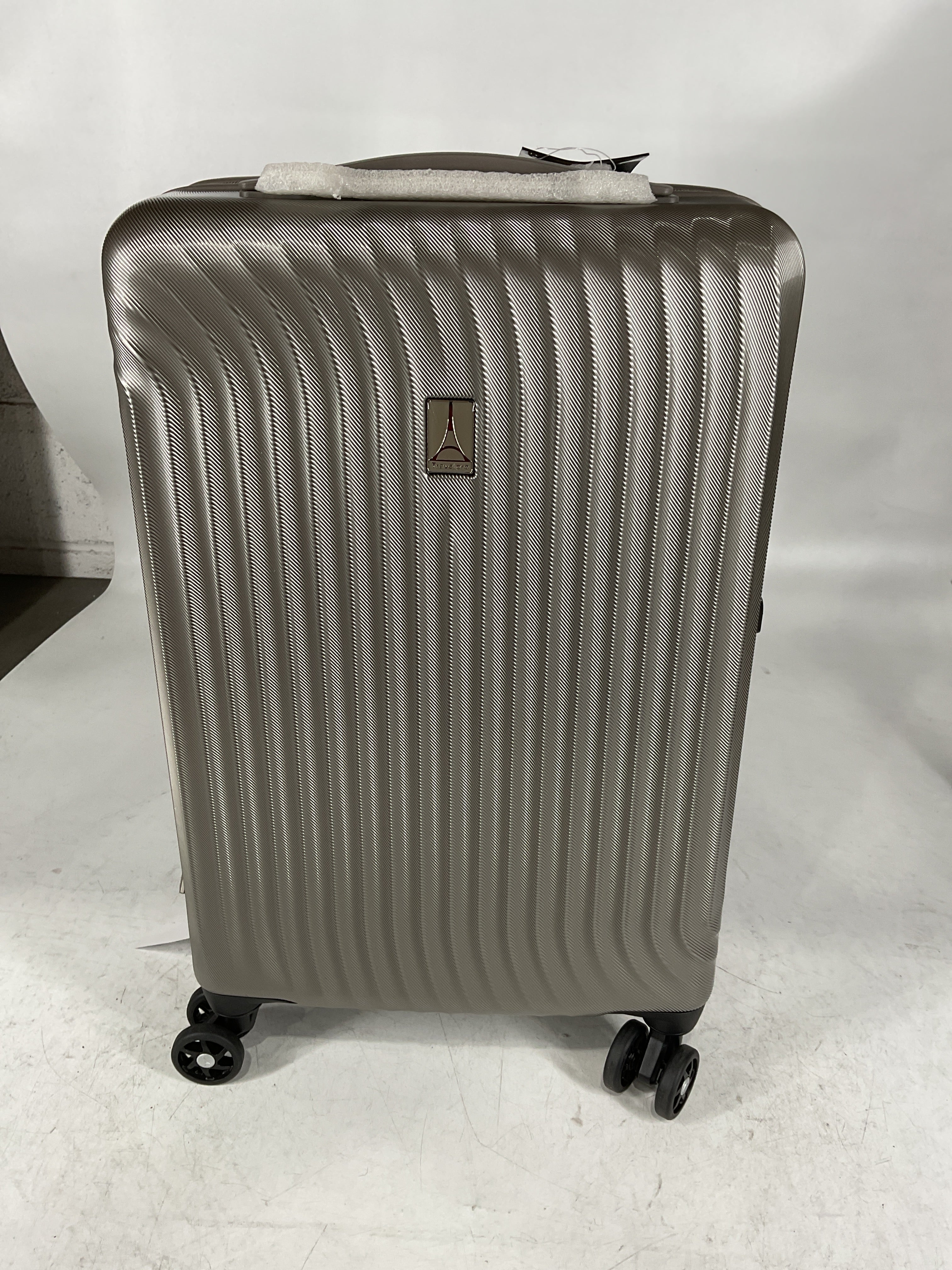 Travelpro Maxlite Air Hardside Expandable Luggage, 8 Spinner Wheels, Lightweight Hard Shell Polycarbonate U5