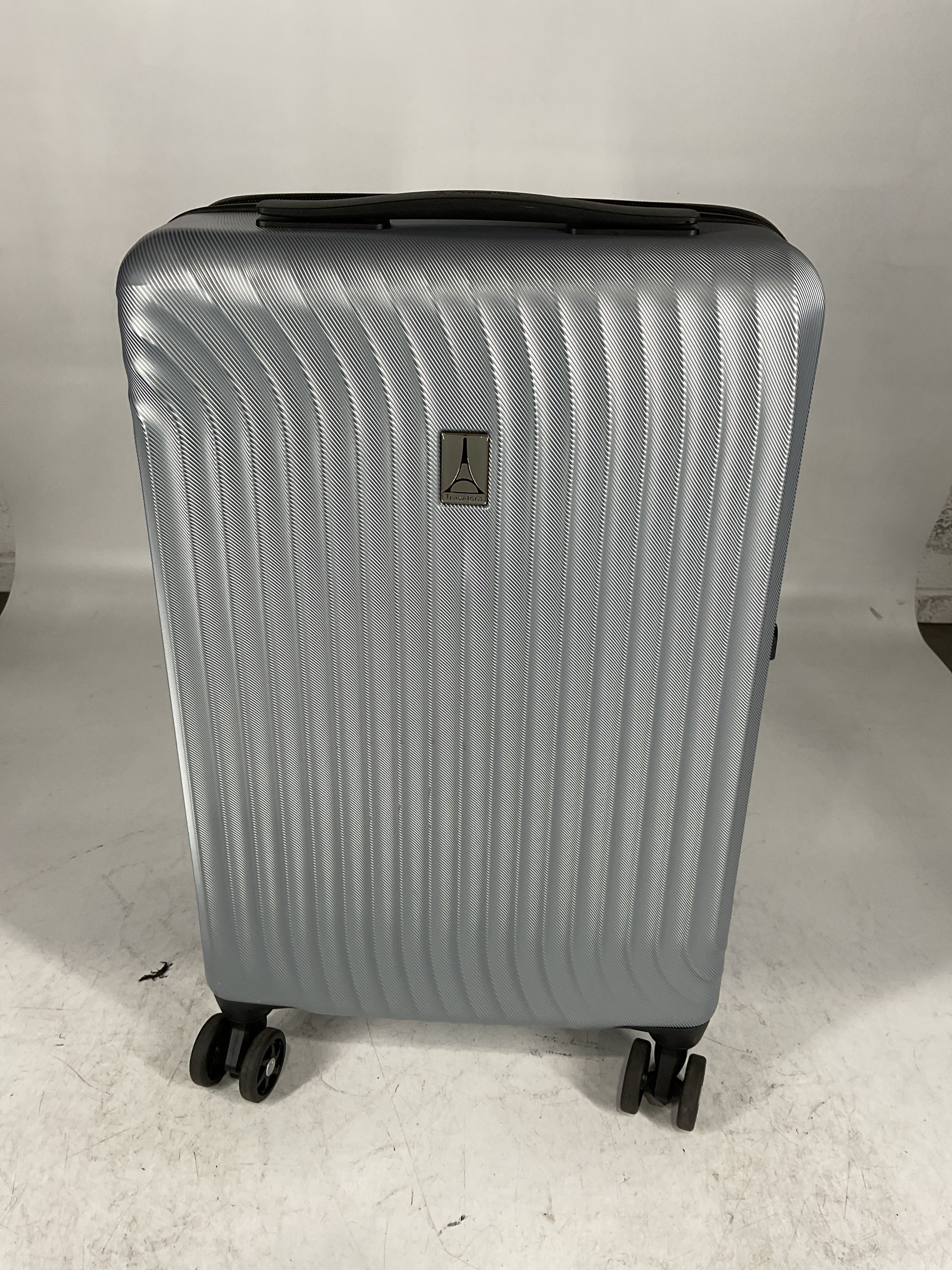 Travelpro Maxlite Air Hardside Expandable Luggage, 8 Spinner Wheels, Lightweight Hard Shell Polycarbonate U2