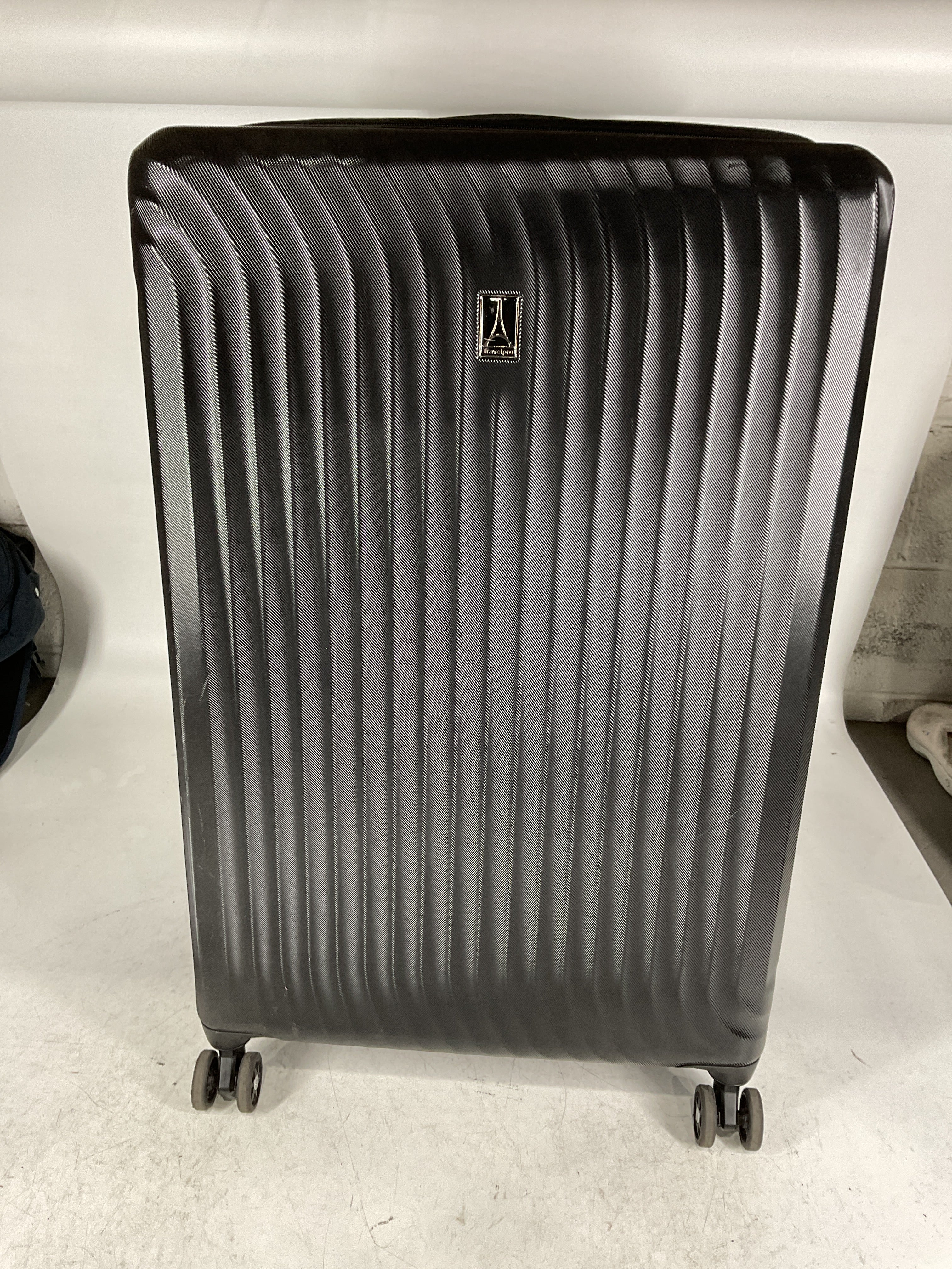Travelpro Maxlite Air Hardside Expandable Luggage, 8 Spinner Wheels, Lightweight Hard Shell Polycarbonate U8