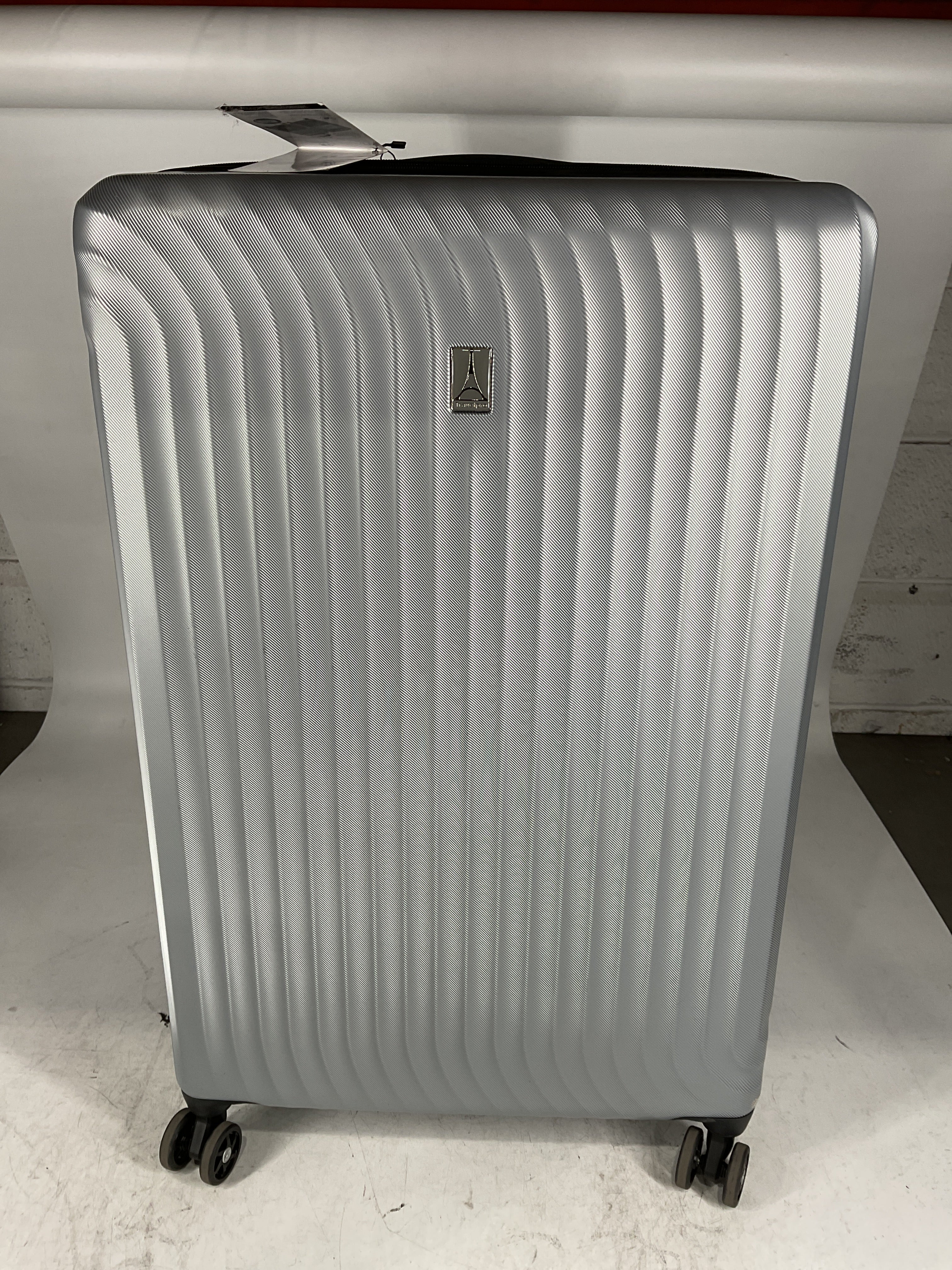 Travelpro Maxlite Air Hardside Expandable Luggage, 8 Spinner Wheels, Lightweight Hard Shell Polycarbonate U4