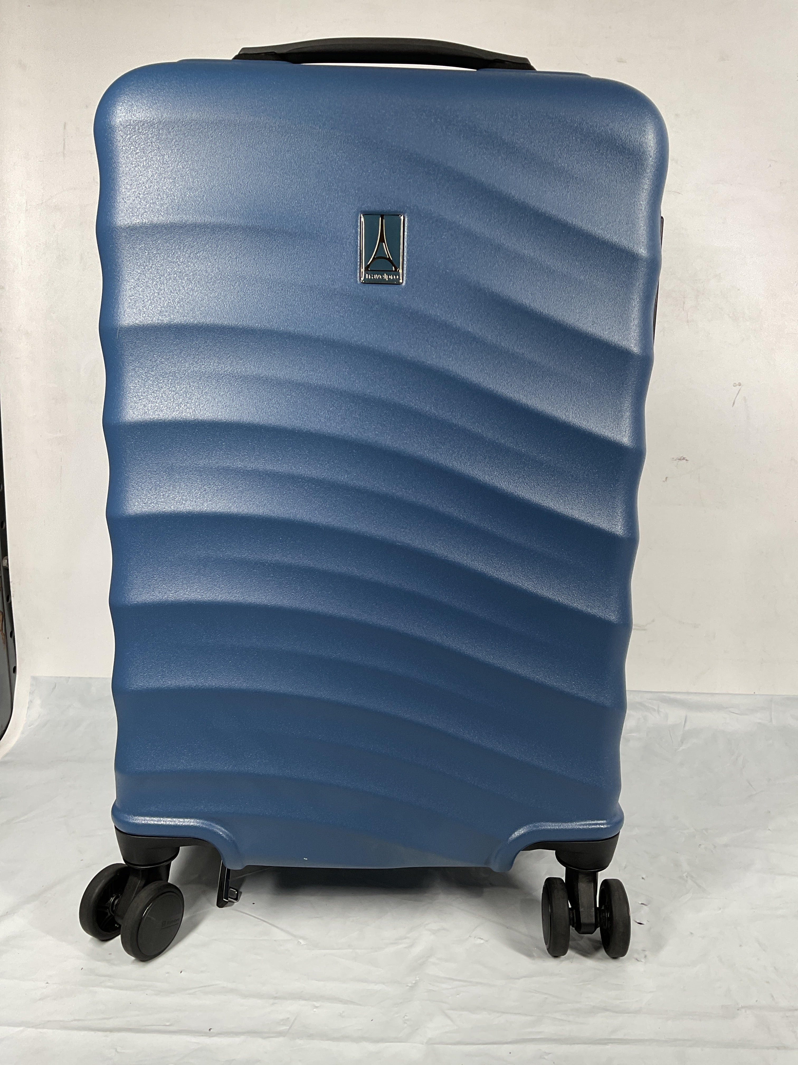 Travelpro Maxlite Air V2 Hardside Expandable Luggage, 8 Spinner Wheels, Lightweight Hard Shell Suitcase, TSA lock ( Ensign Blue , Carry On 21-Inch ) Ensign Blue Carry On 21 Inch U5