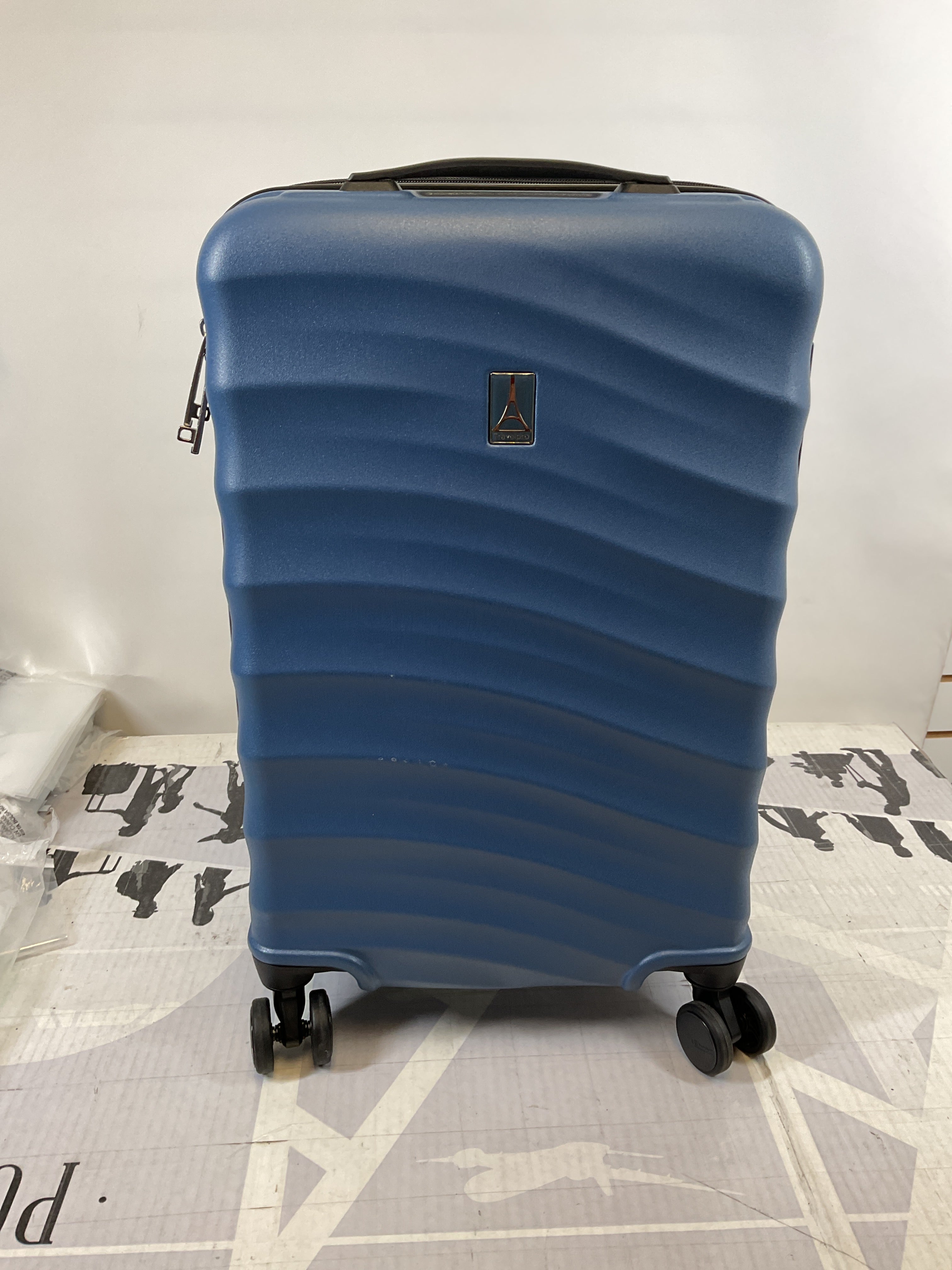 Travelpro Maxlite Air V2 Hardside Expandable Luggage, 8 Spinner Wheels, Lightweight Hard Shell Suitcase, TSA lock ( Ensign Blue , Carry On 21-Inch ) Ensign Blue Carry On 21 Inch U6